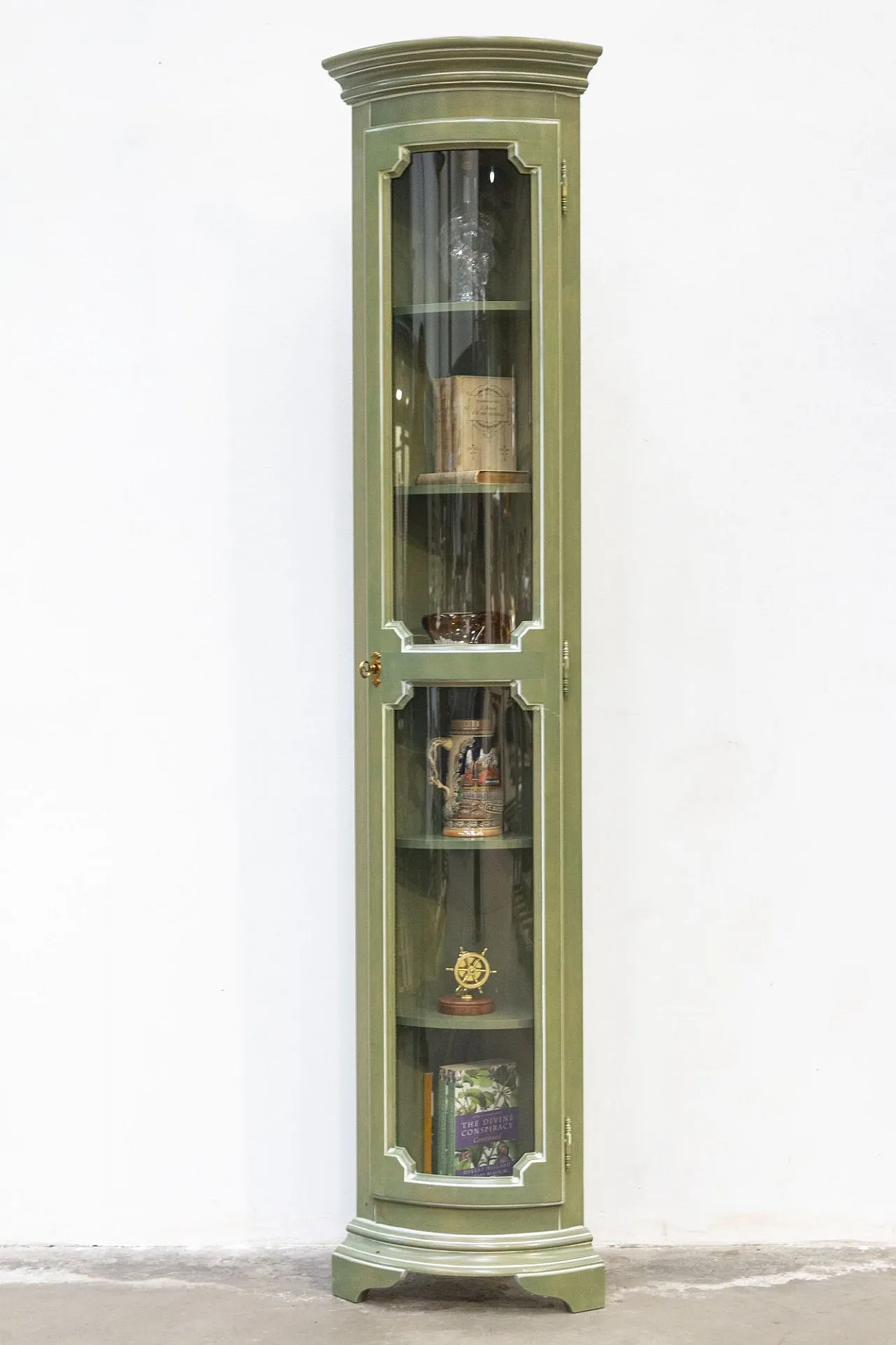 Vetrina angolare in legno laccato verde, '900 1