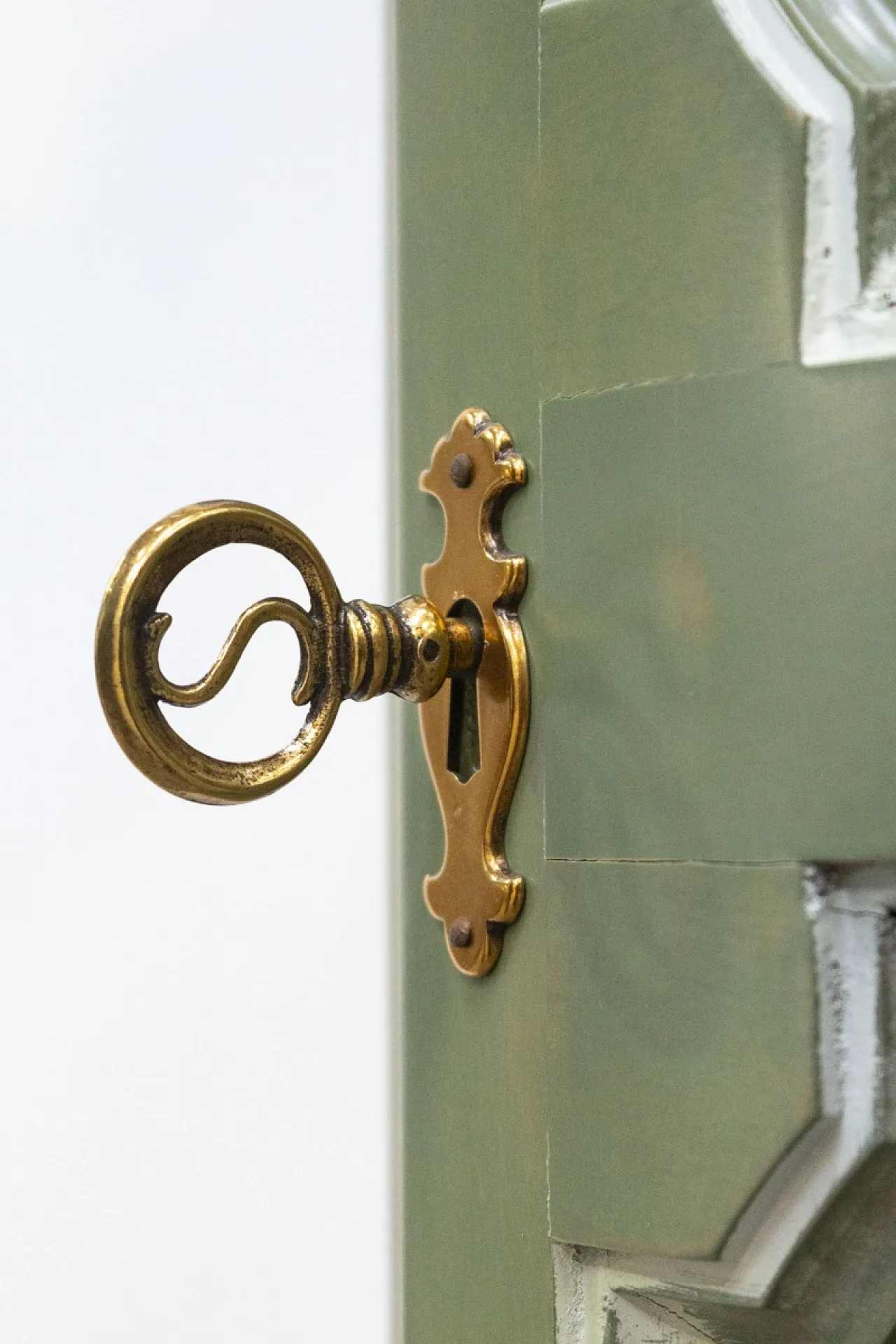 Vetrina angolare in legno laccato verde, '900 11