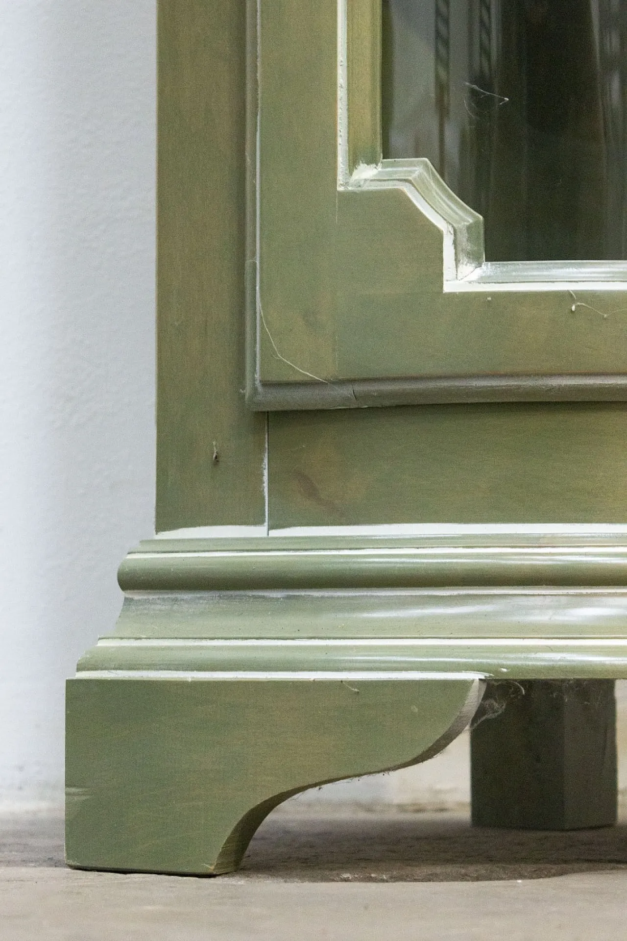 Vetrina angolare in legno laccato verde, '900 12