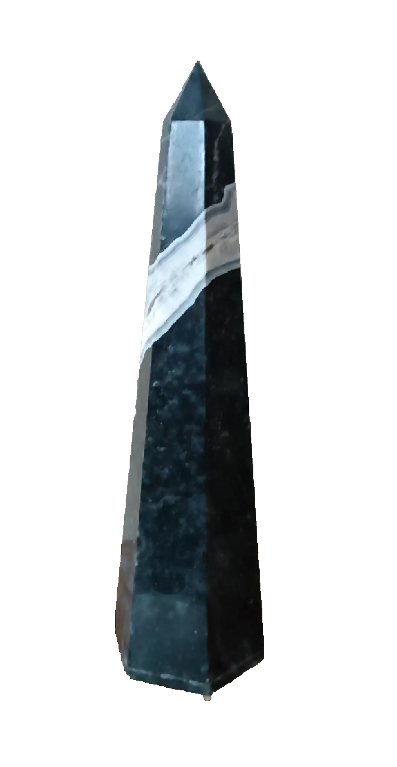Obelisco in marmo nero serpentino, metà '900 1