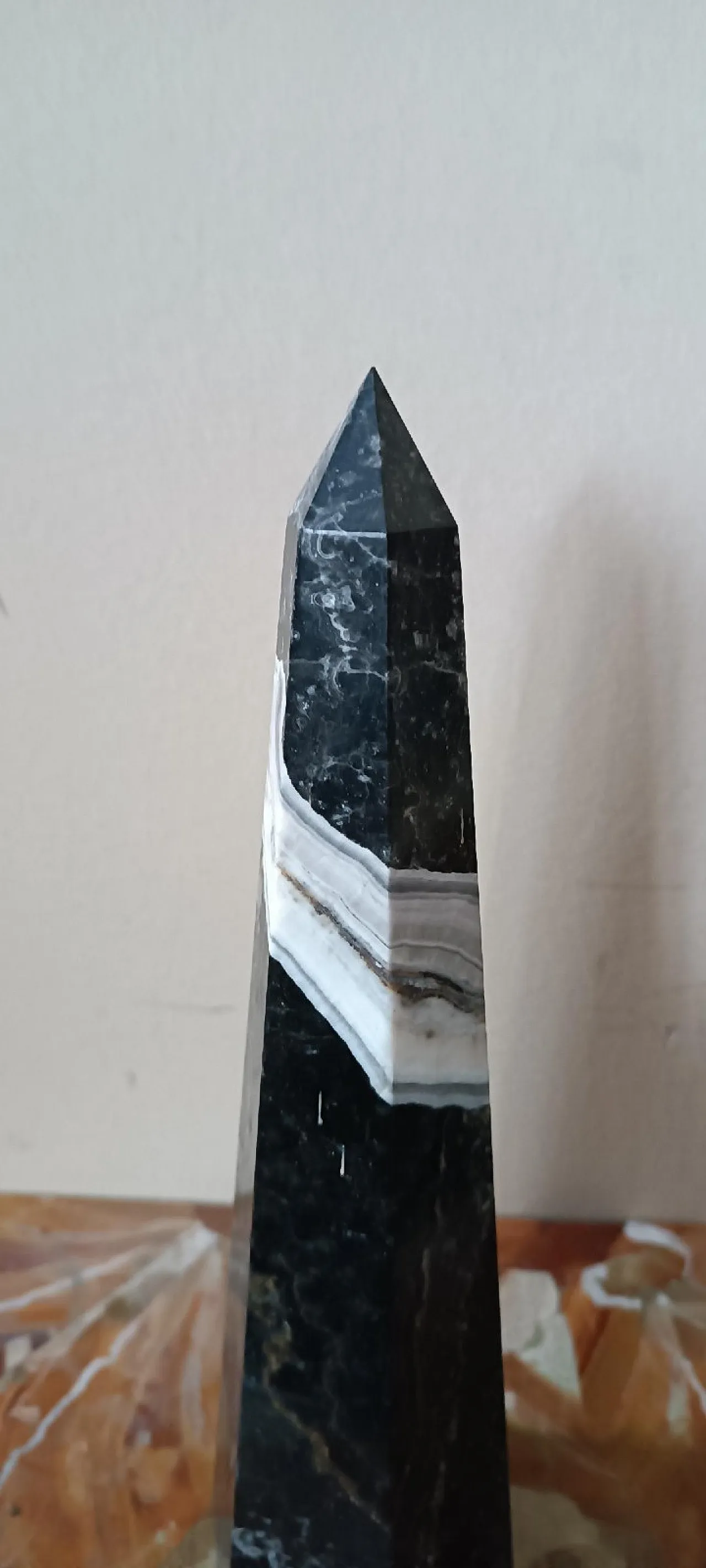 Obelisco in marmo nero serpentino, metà '900 5