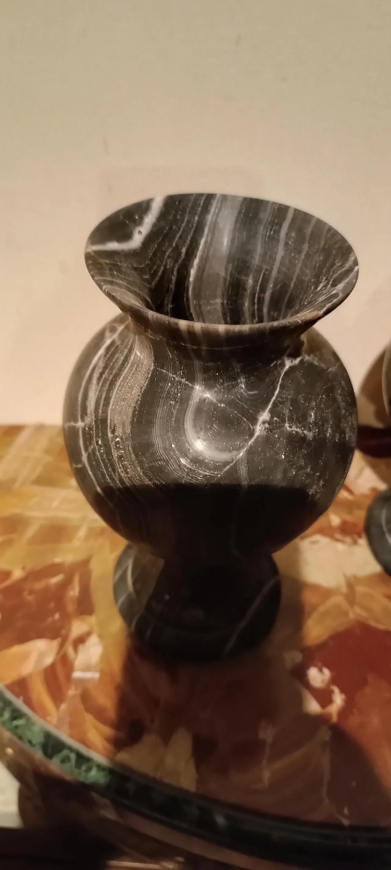 Pair of urn vases in black serpentine marble, early 20th century 6