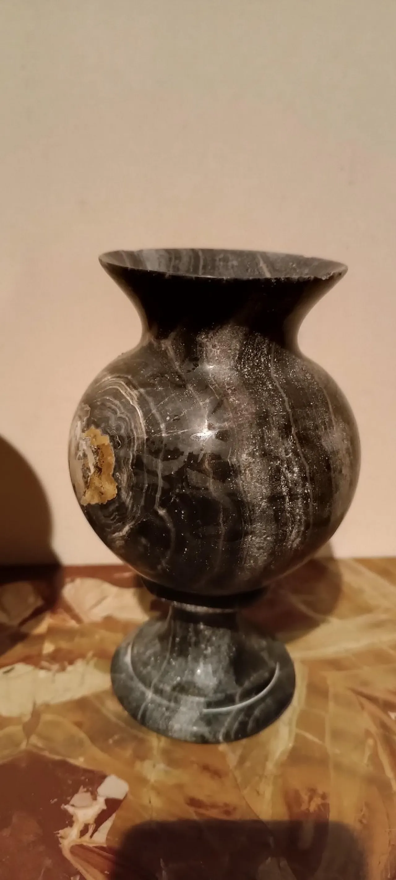 Pair of urn vases in black serpentine marble, early 20th century 9