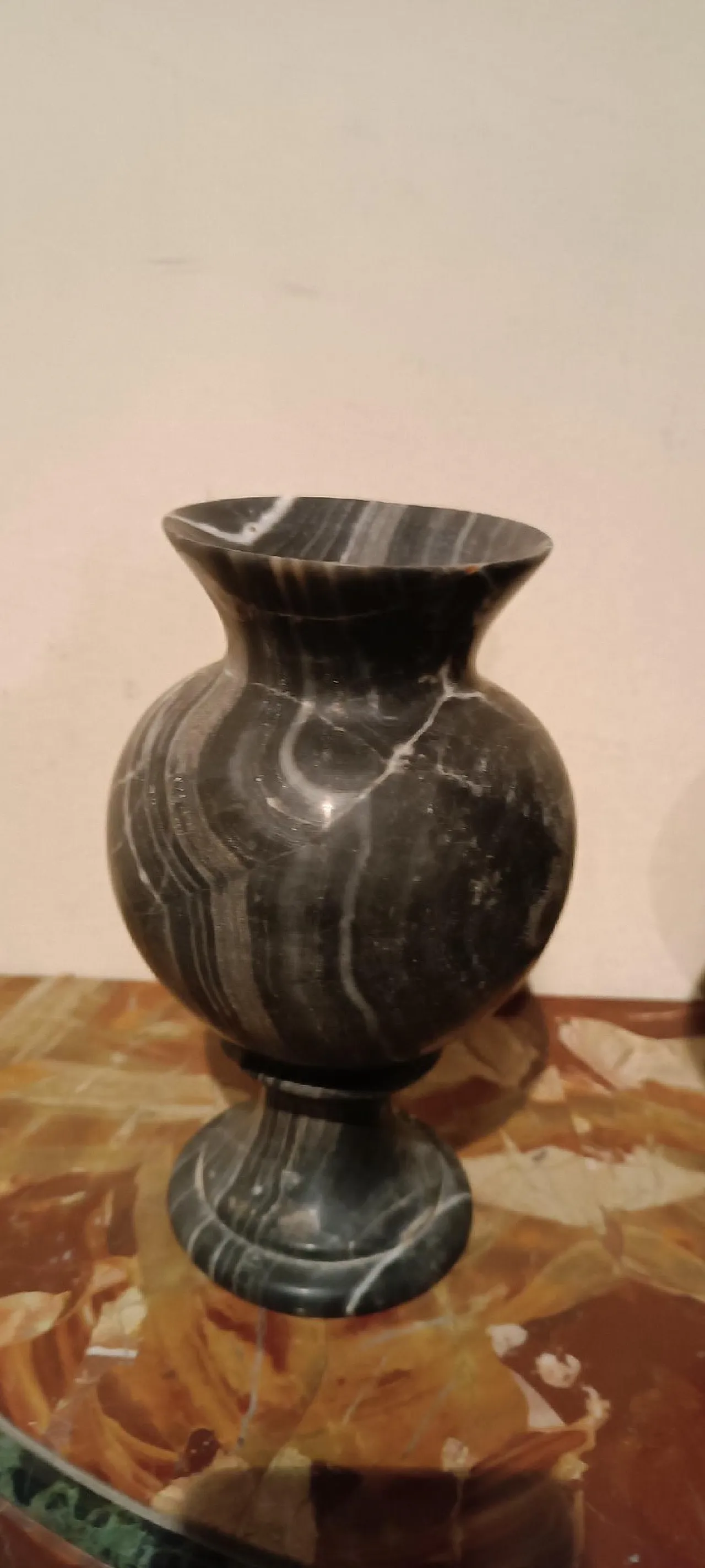 Pair of urn vases in black serpentine marble, early 20th century 11