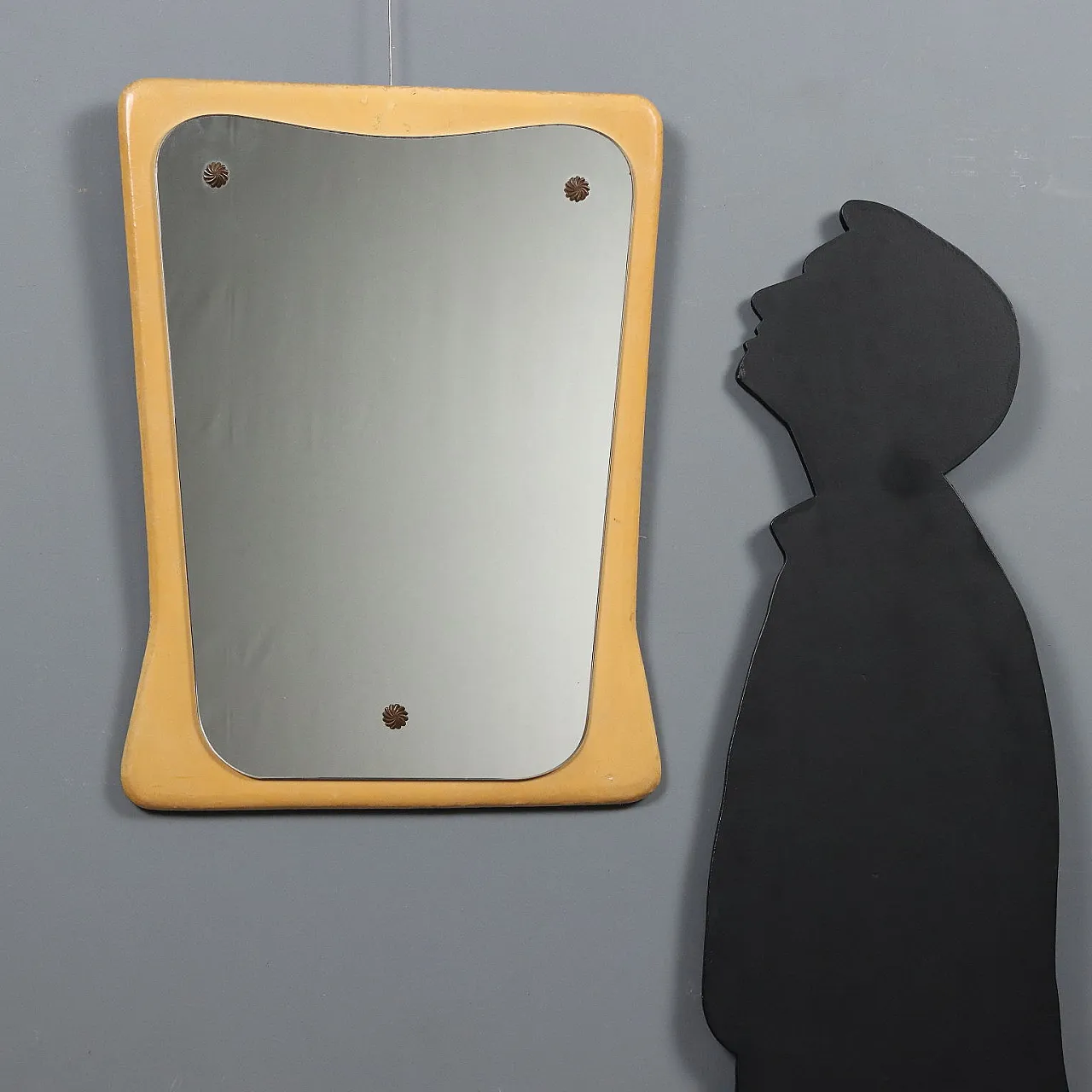 Specchio con cornice in skai nei toni crema, '900 3