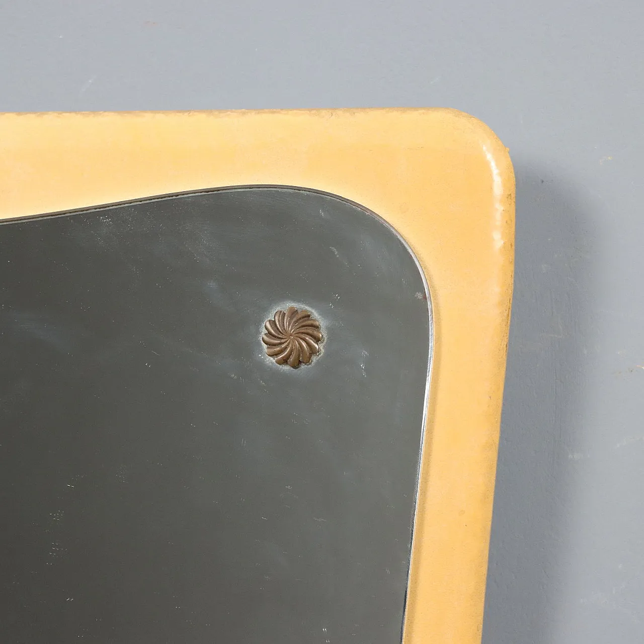 Specchio con cornice in skai nei toni crema, '900 5