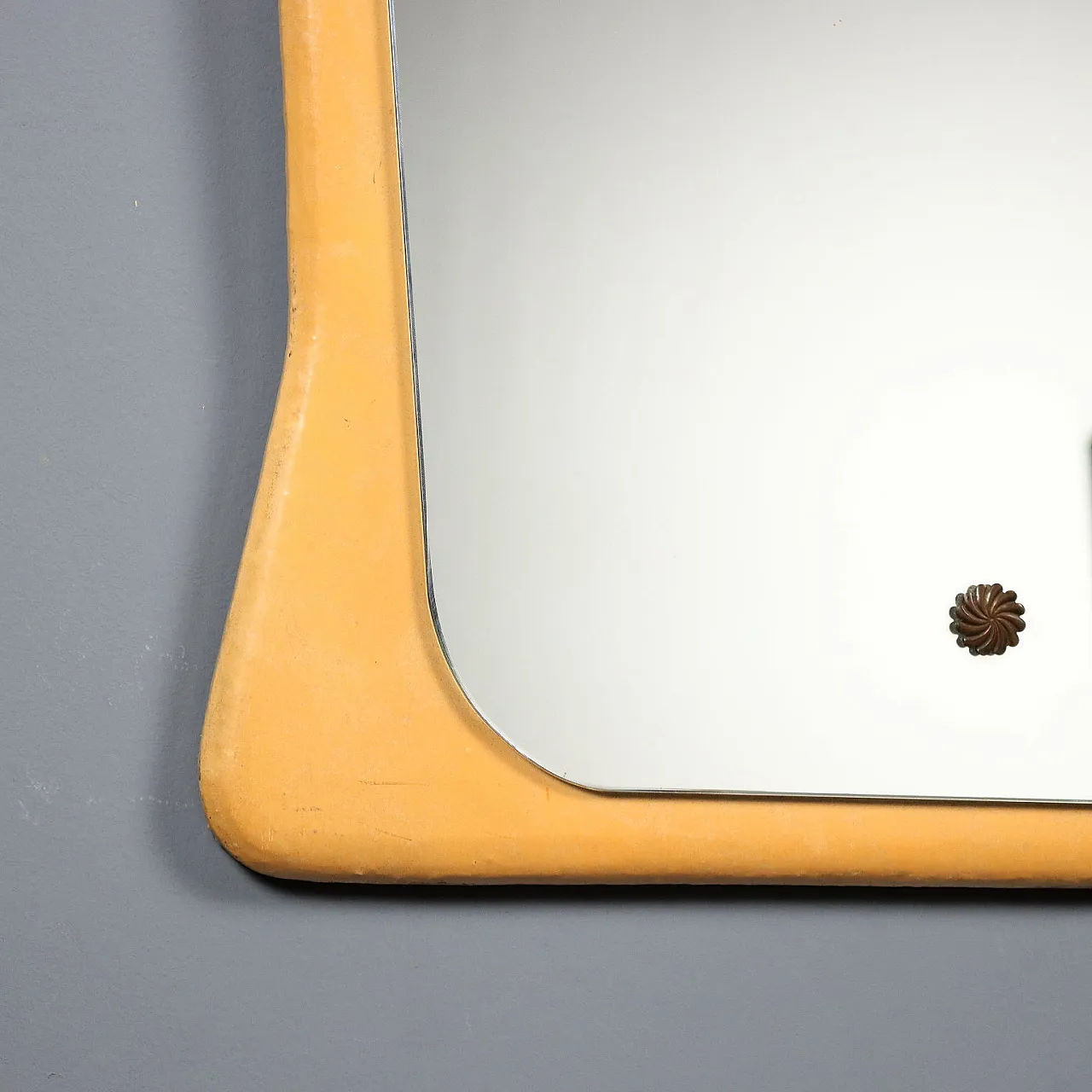 Specchio con cornice in skai nei toni crema, '900 6