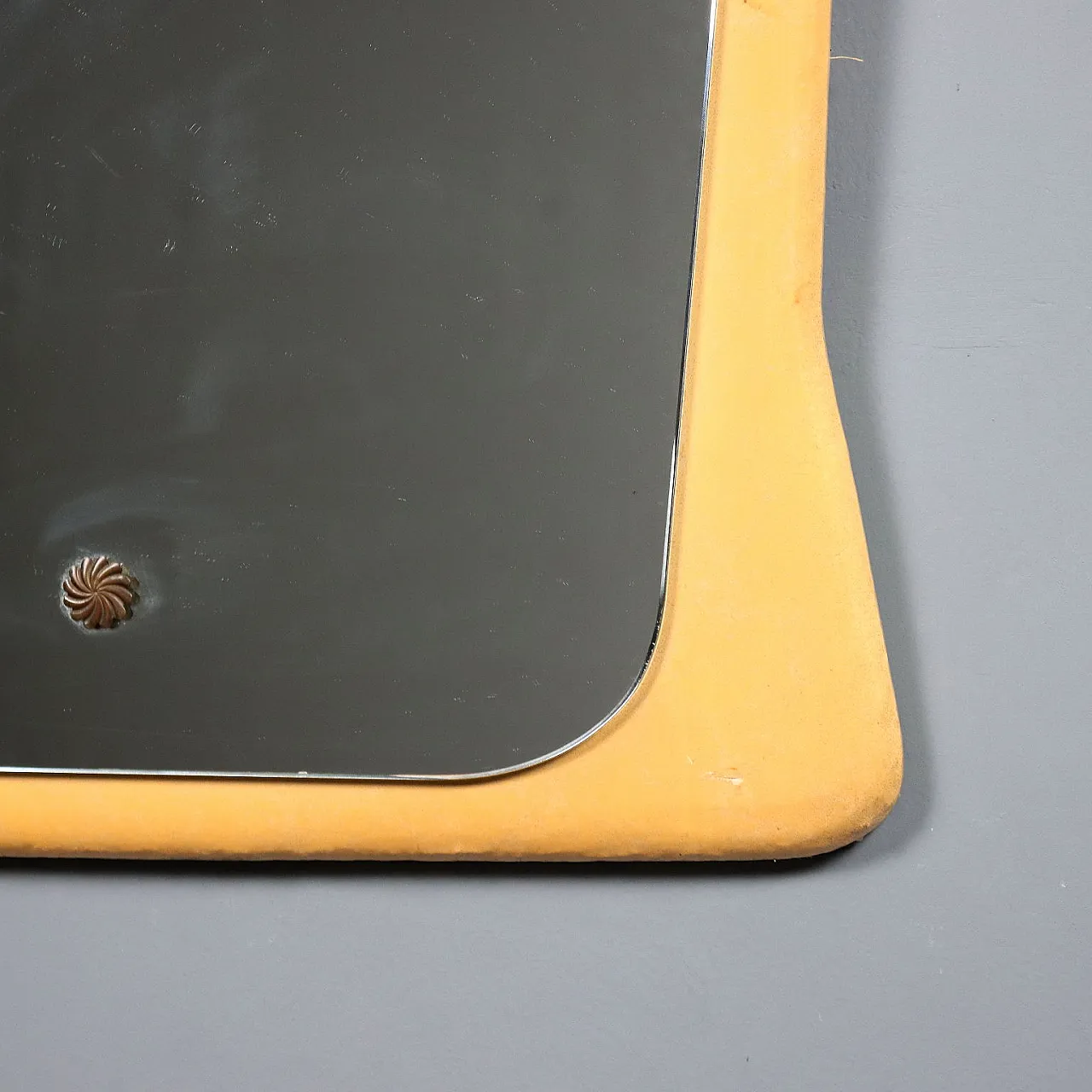 Specchio con cornice in skai nei toni crema, '900 7