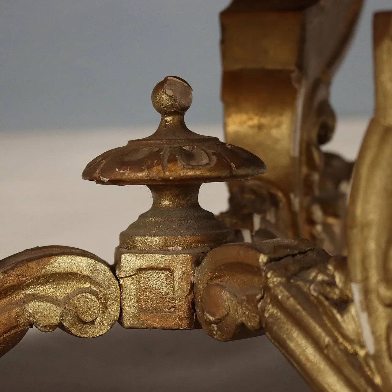 Carved and gilded wooden stool, late 19th century 5