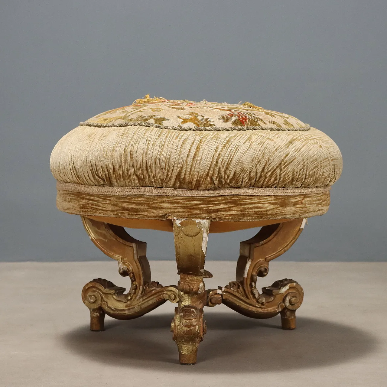 Carved and gilded wooden stool, late 19th century 8