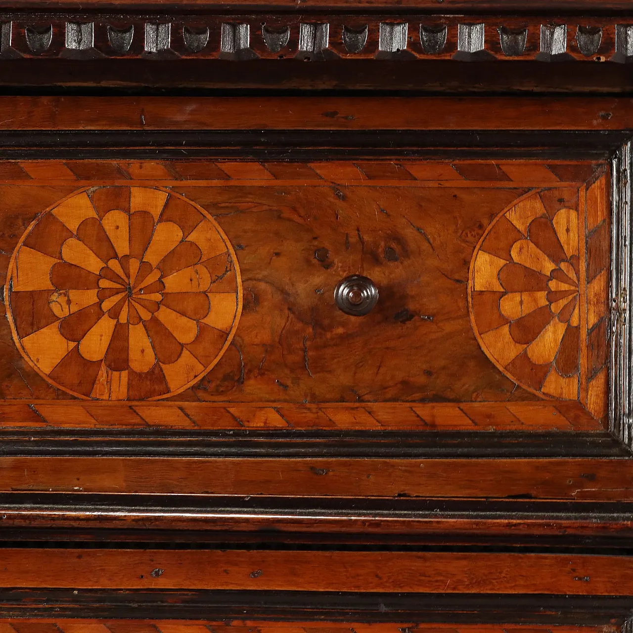 Baroque walnut bedside table made from a kneeler, 17th century 6