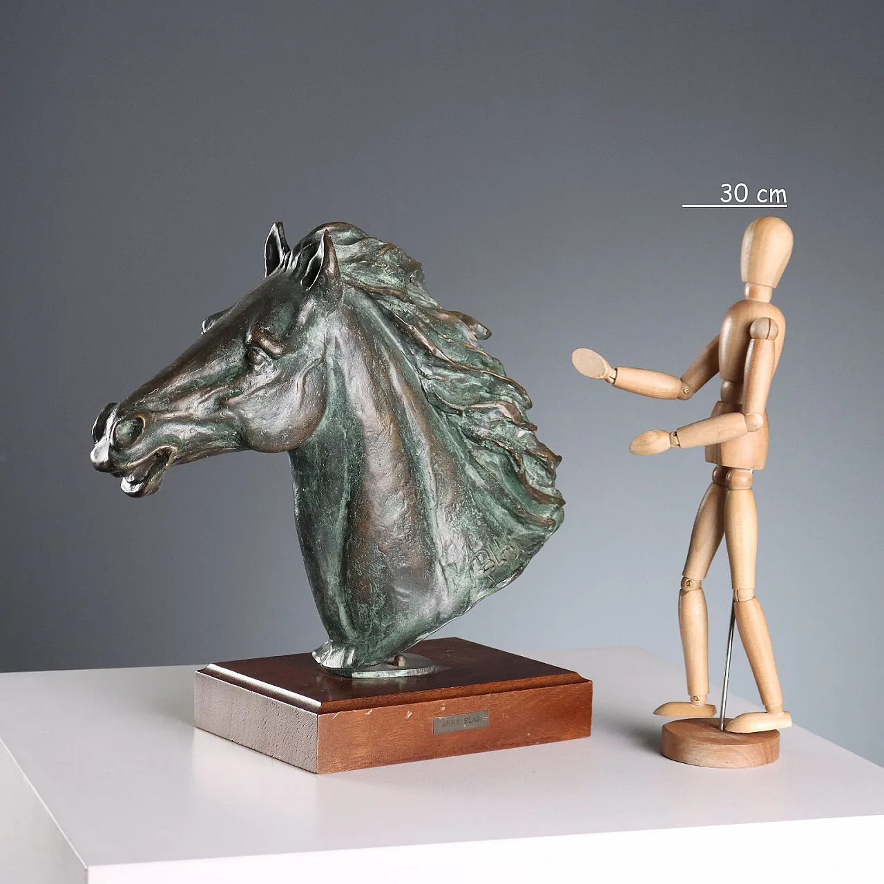 Scultura in bronzo e legno raffigurante testa di cavallo, '900 2