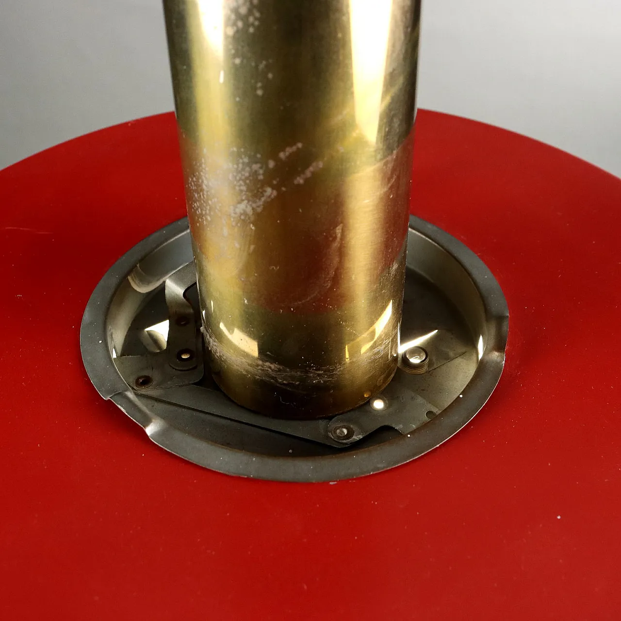 Lampadario in metallo rosso smaltato, ottone e vetro, anni '60 6