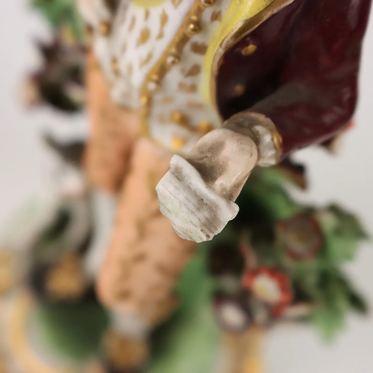 Coppia di statuine in porcellana policroma, '800 4