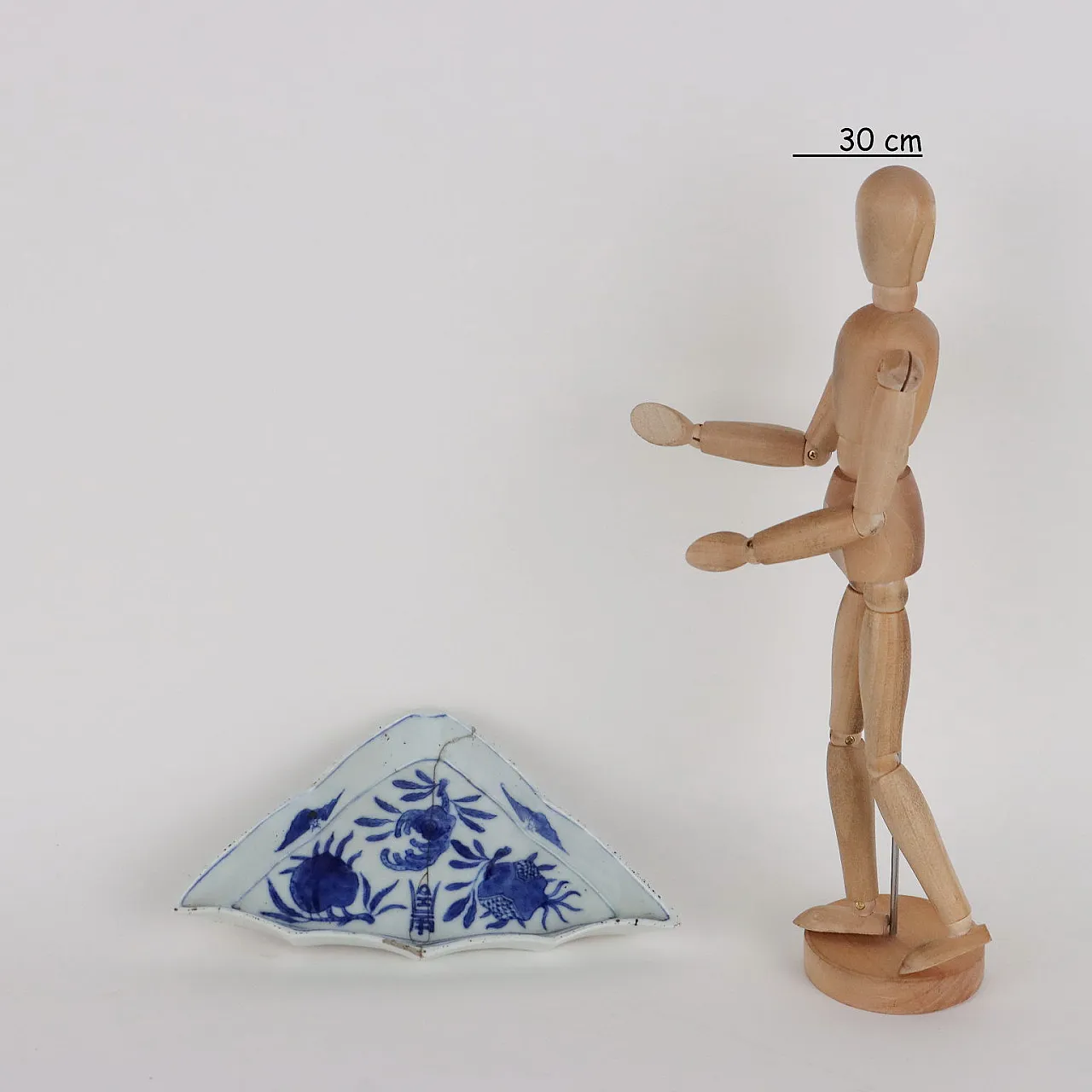 Piattino cinese Ko Sometsuke polilobato a pianta triangolare, '600 2