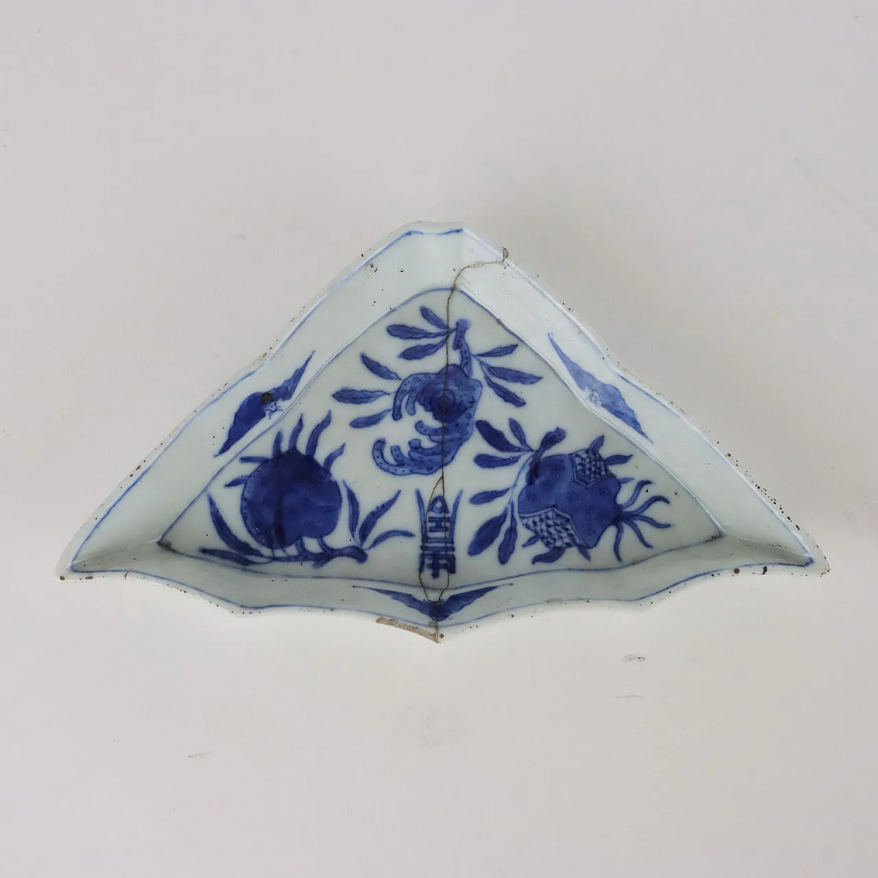 Piattino cinese Ko Sometsuke polilobato a pianta triangolare, '600 6