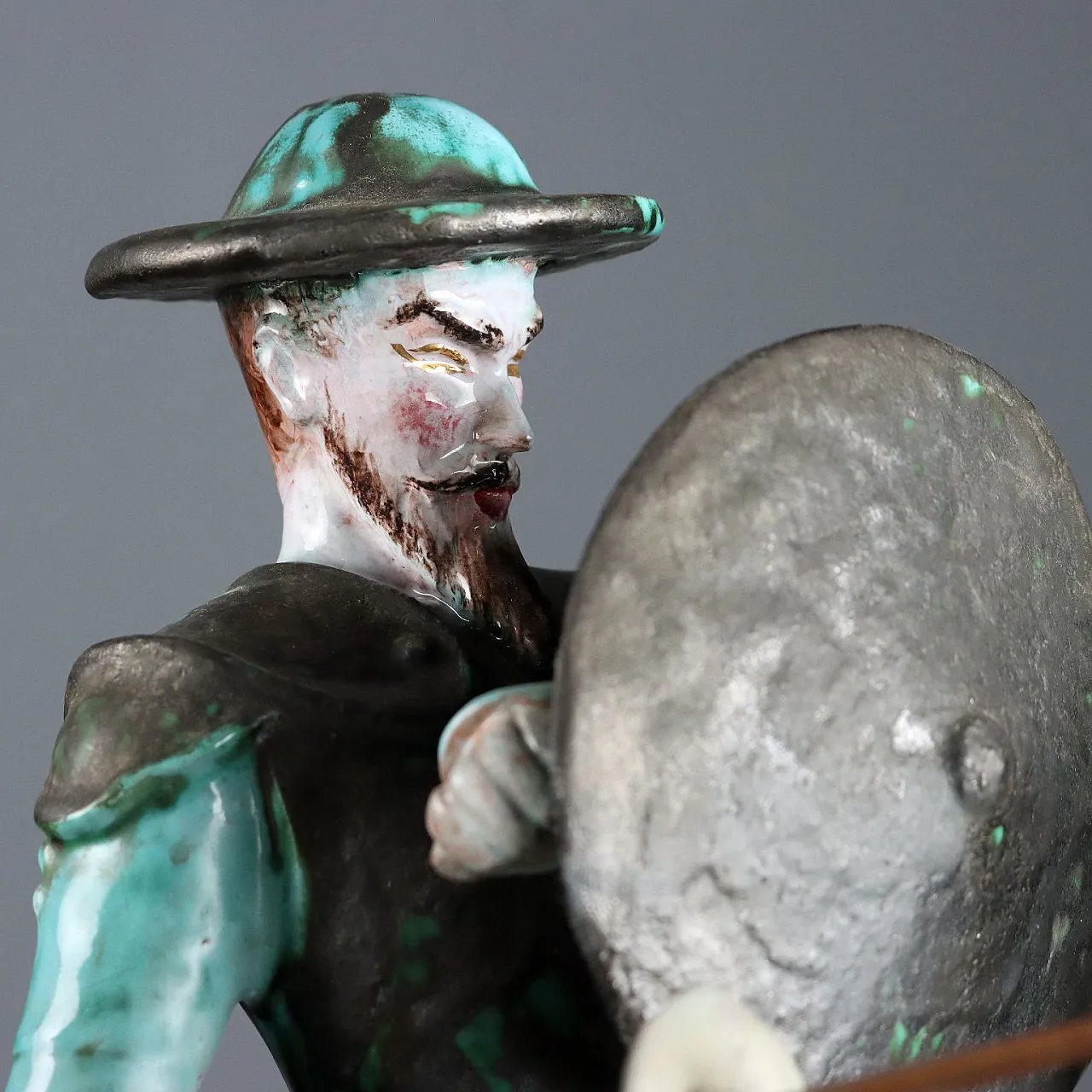 Scultura in terracotta invetriata di Don Chisciotte e Sancho Panza di Trevir 3