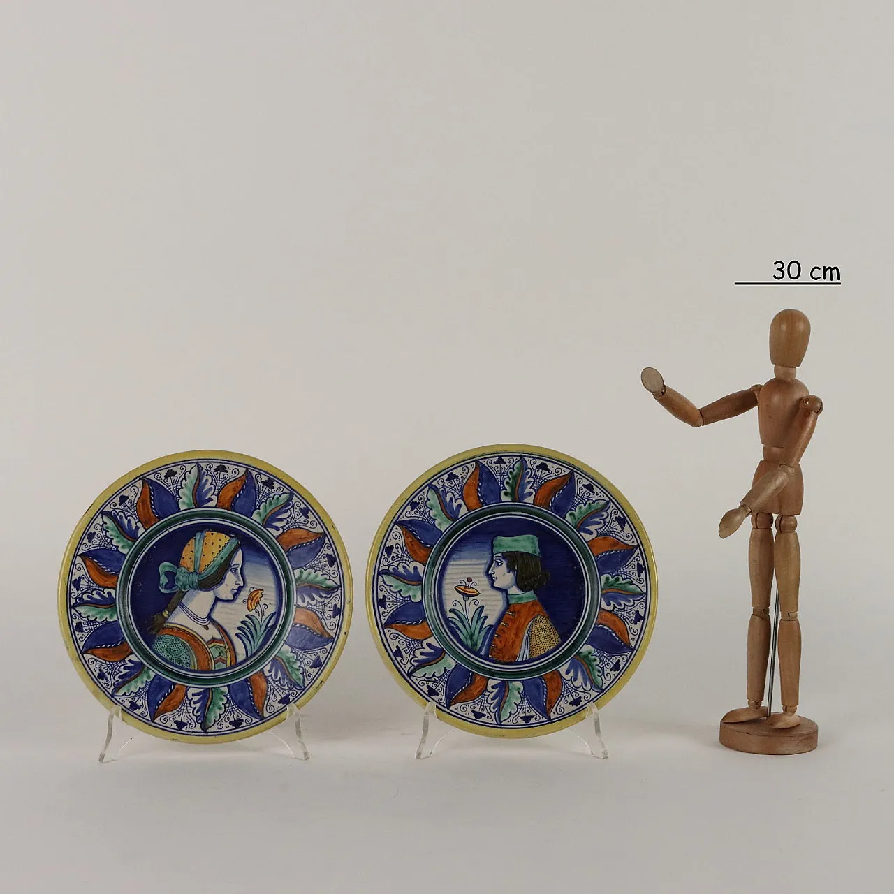 Coppia di piatti in maiolica, Manifattura Deruta, fine '900 2