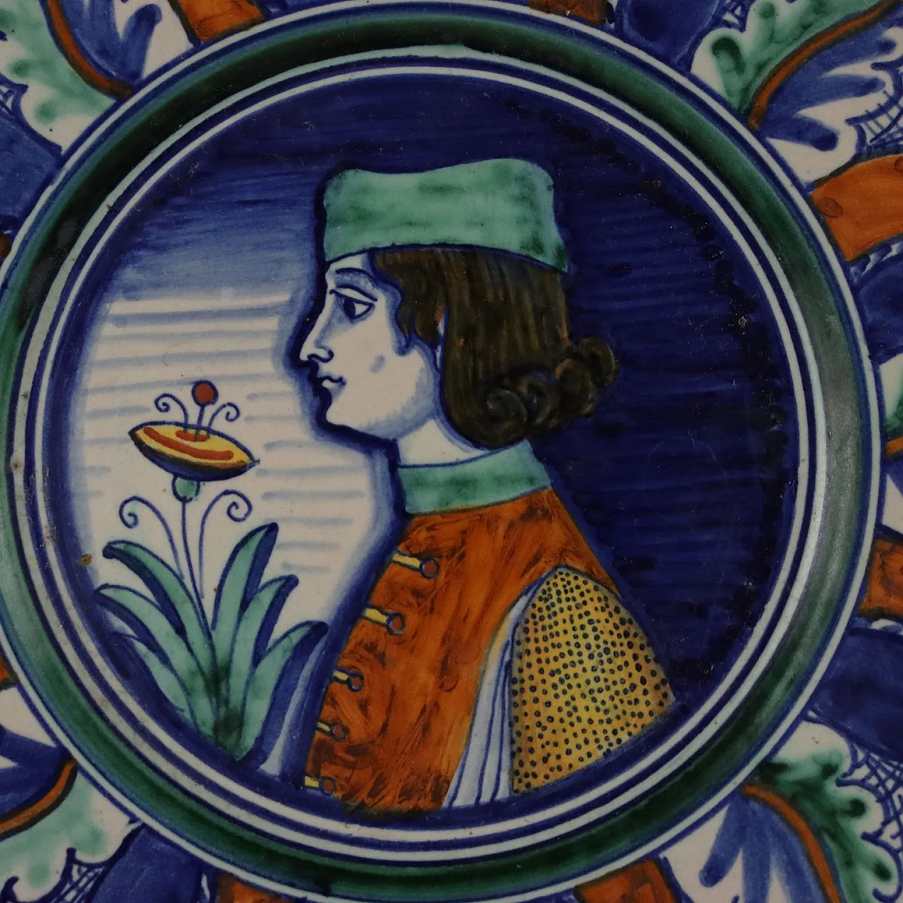 Coppia di piatti in maiolica, Manifattura Deruta, fine '900 4