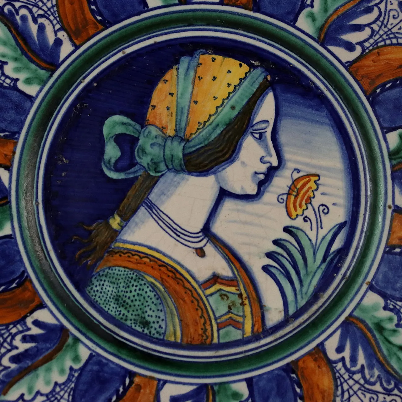 Coppia di piatti in maiolica, Manifattura Deruta, fine '900 8