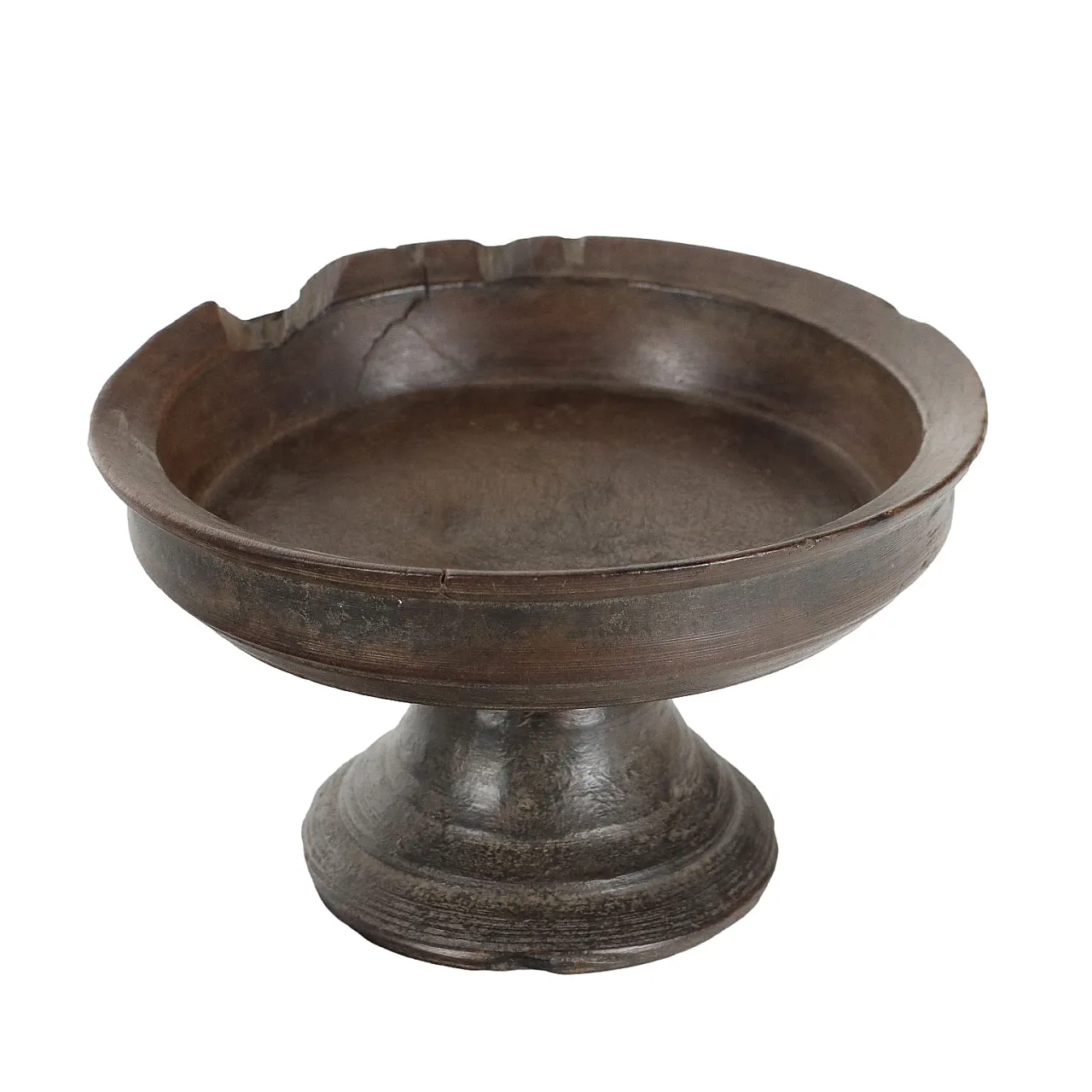 Tuscan-made walnut raised bowl, 16th century 1