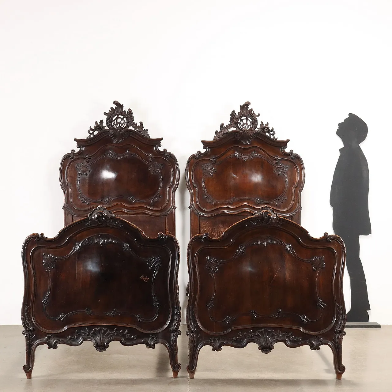 Coppia di letti in stile Barocchetto in noce, '900 2