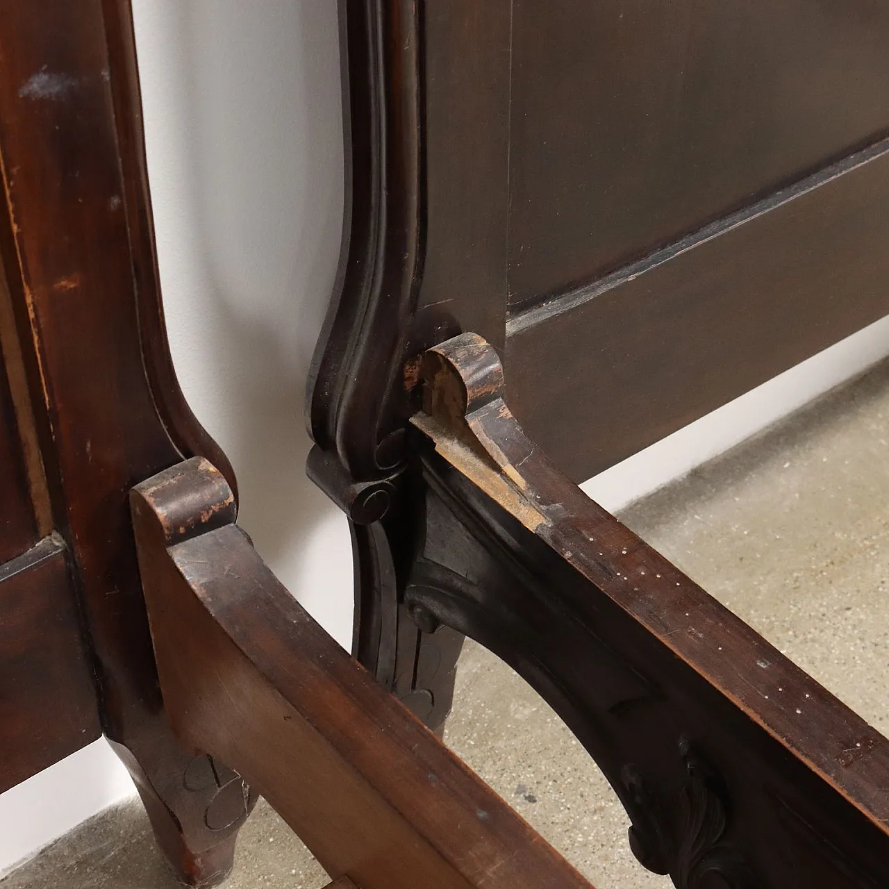 Coppia di letti in stile Barocchetto in noce, '900 9