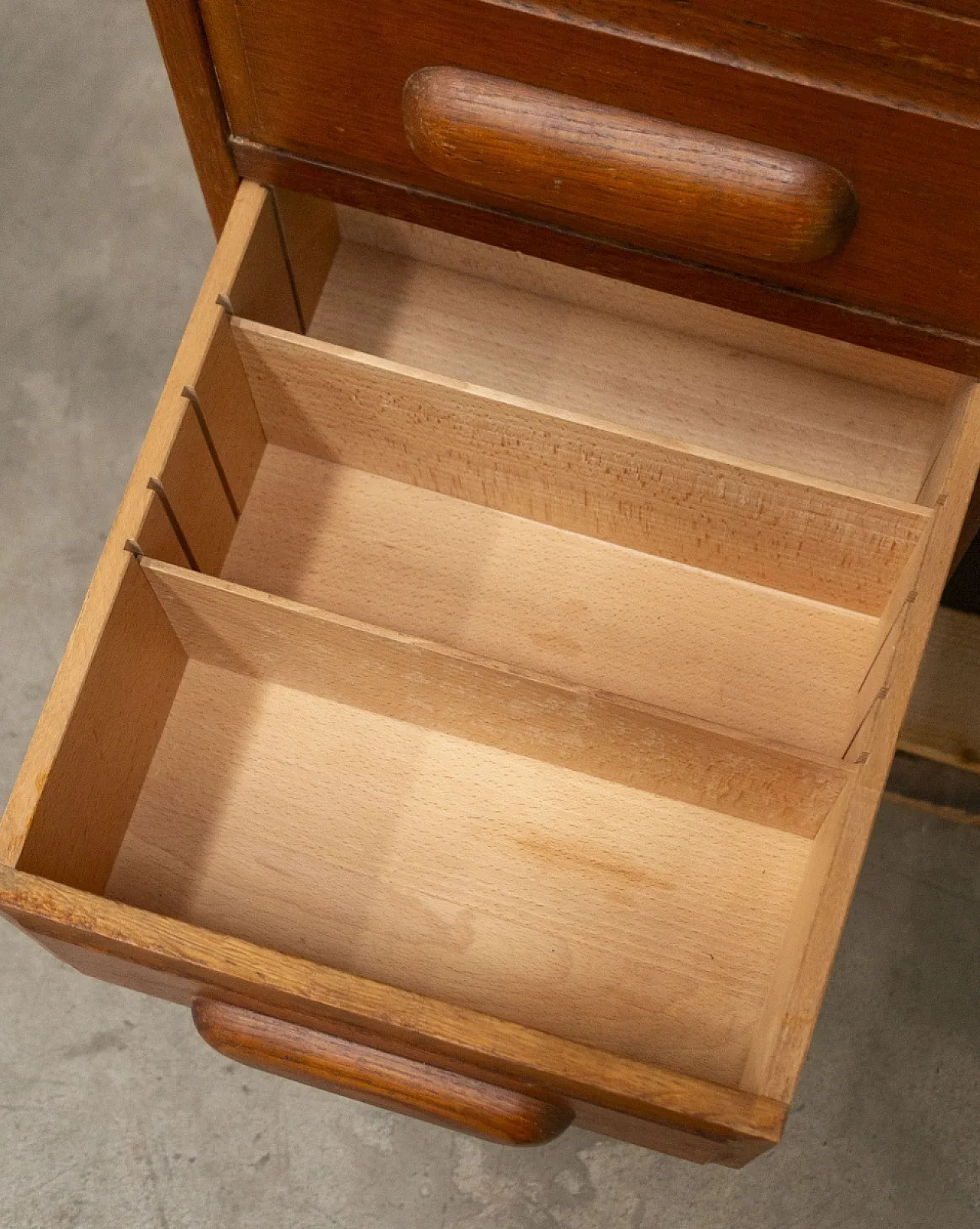 Scrivania ministeriale americana in legno, anni '40 9