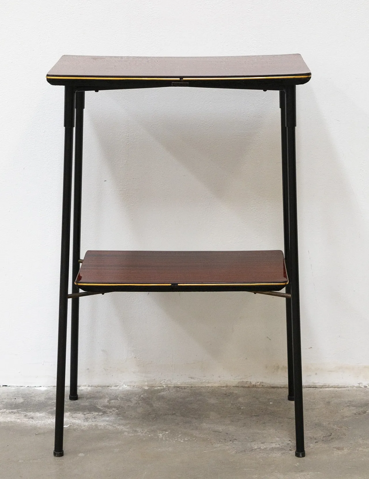 Tavolino a due ripiani in mogano e ottone, fine '900 5