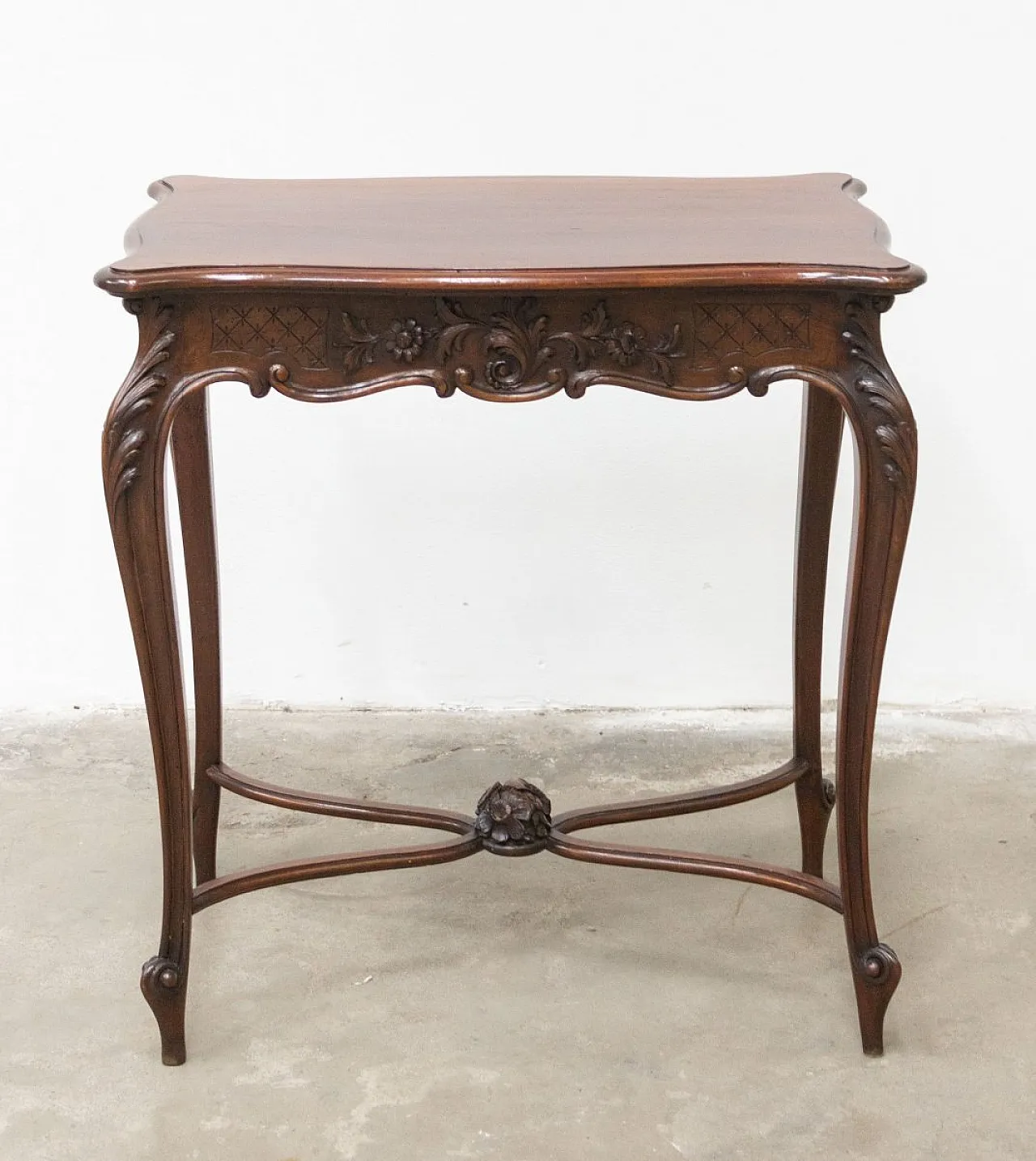 Louis XV style walnut coffee table, 19th century 1