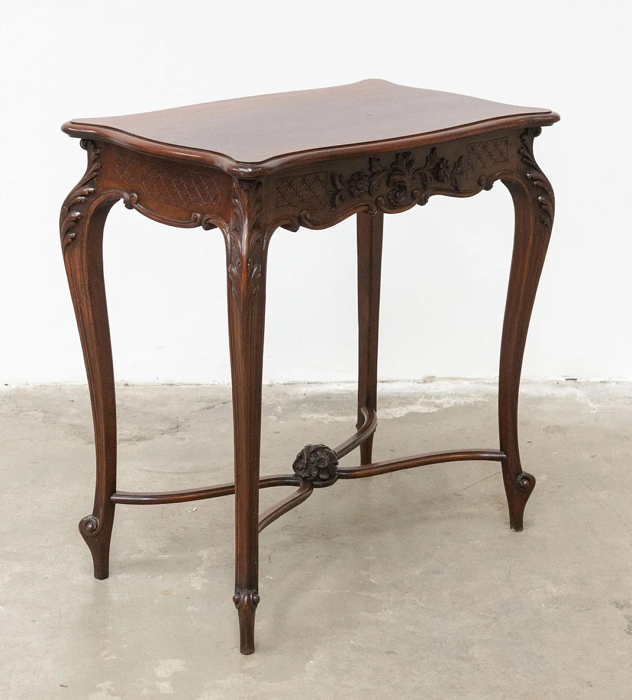Louis XV style walnut coffee table, 19th century 8