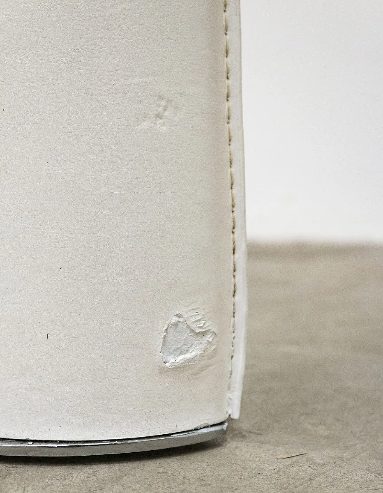 Hardened glass table with leather-covered metal legs, 20th century 11