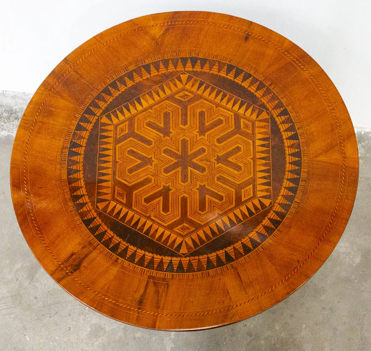 Round inlaid coffee table by Rolo, early 19th century 2