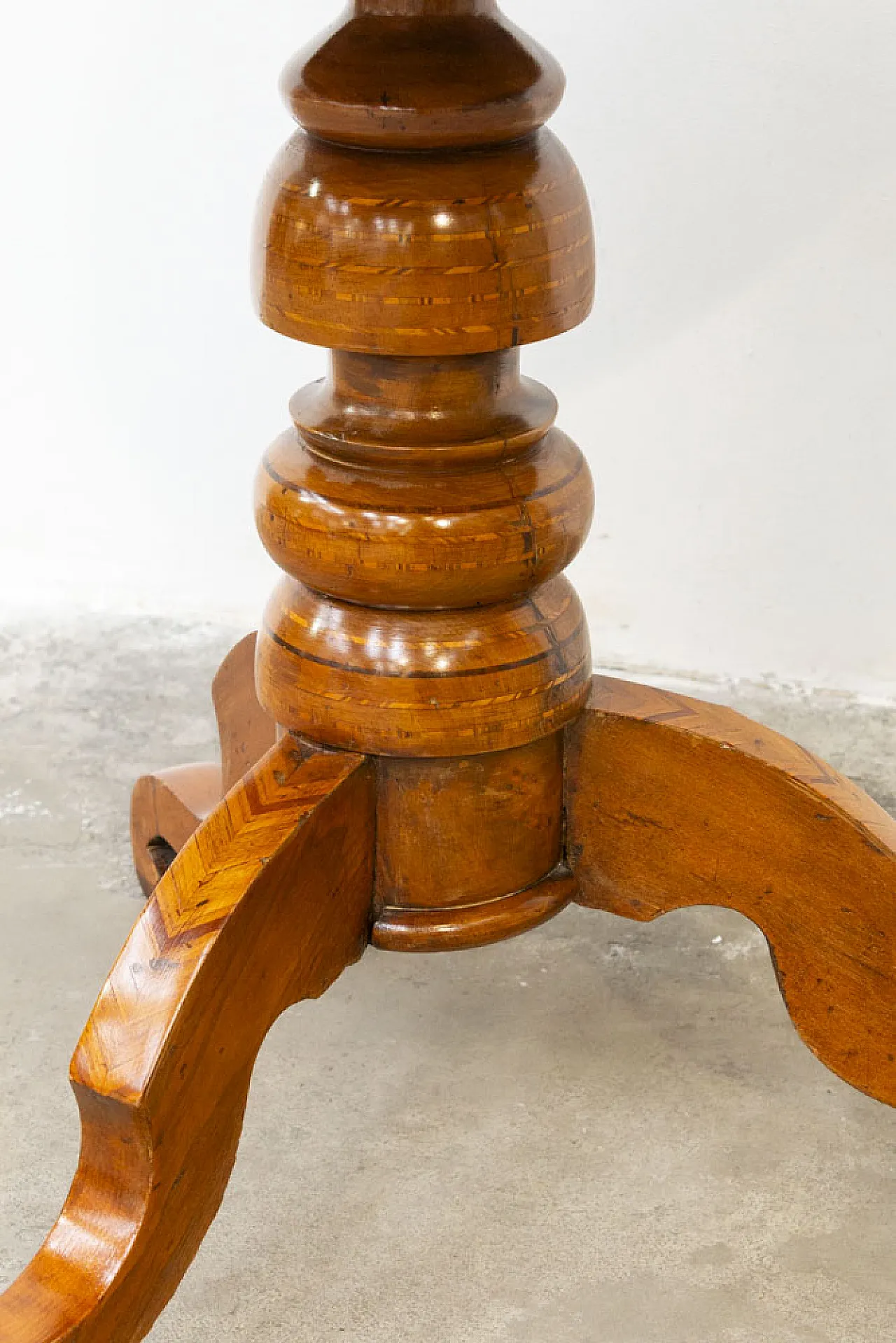 Round inlaid coffee table by Rolo, early 19th century 4