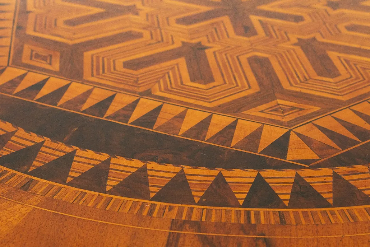 Round inlaid coffee table by Rolo, early 19th century 7