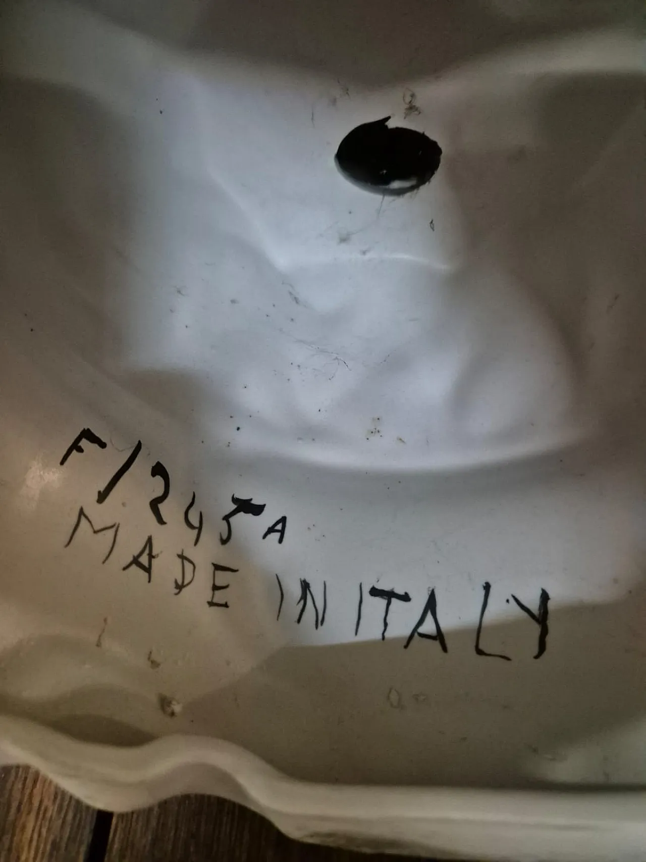 Scultura in porcellana di Giovane contadina con agnello, anni '70 1