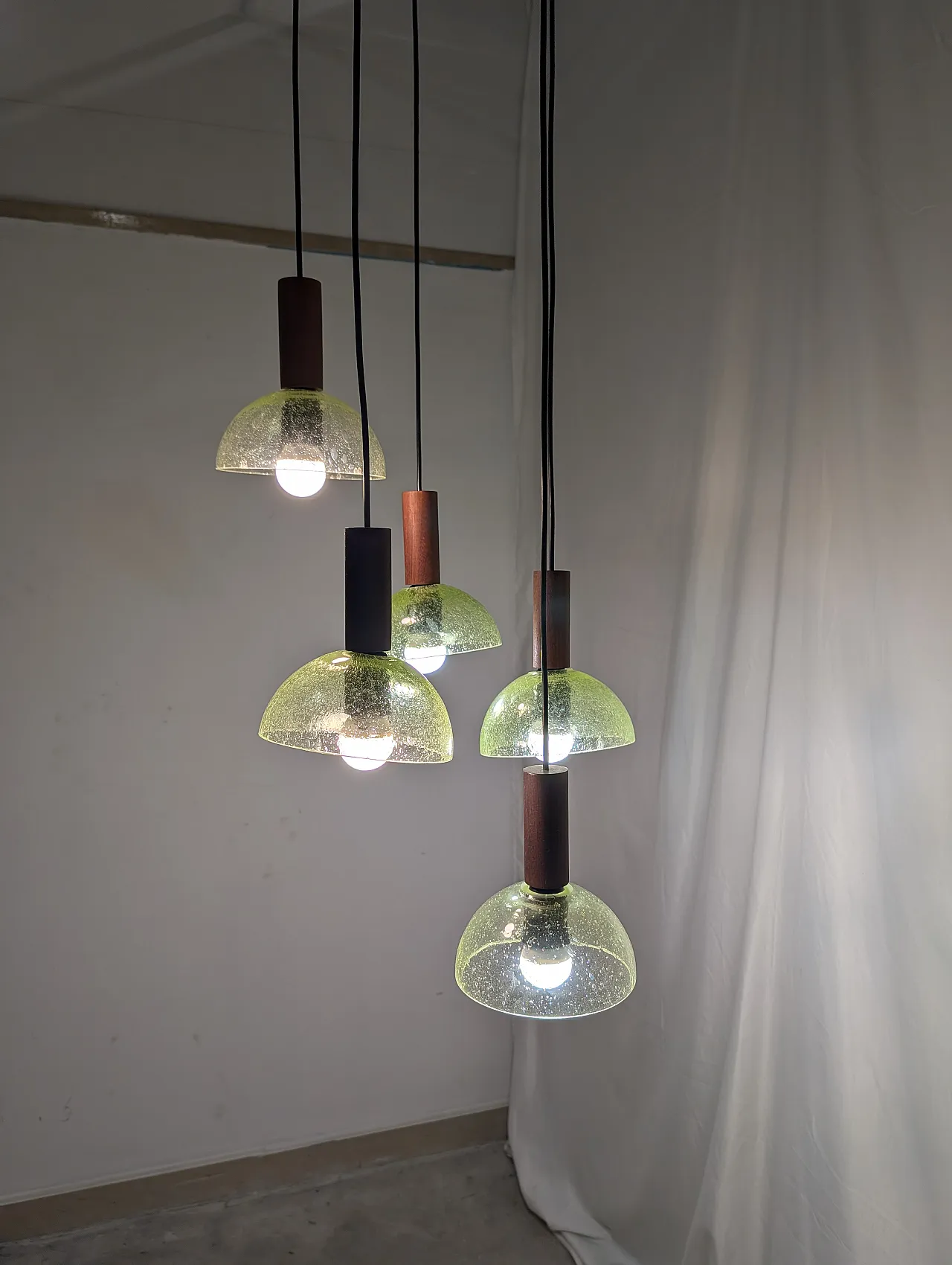 Lampada a sospensione in teak e vetro di Murano, anni '60 9