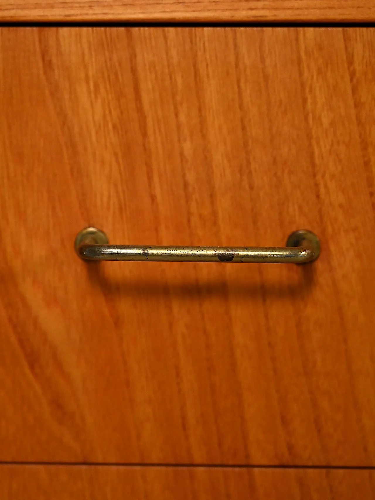 Cassettiera scandinava in olmo anni ’50 9