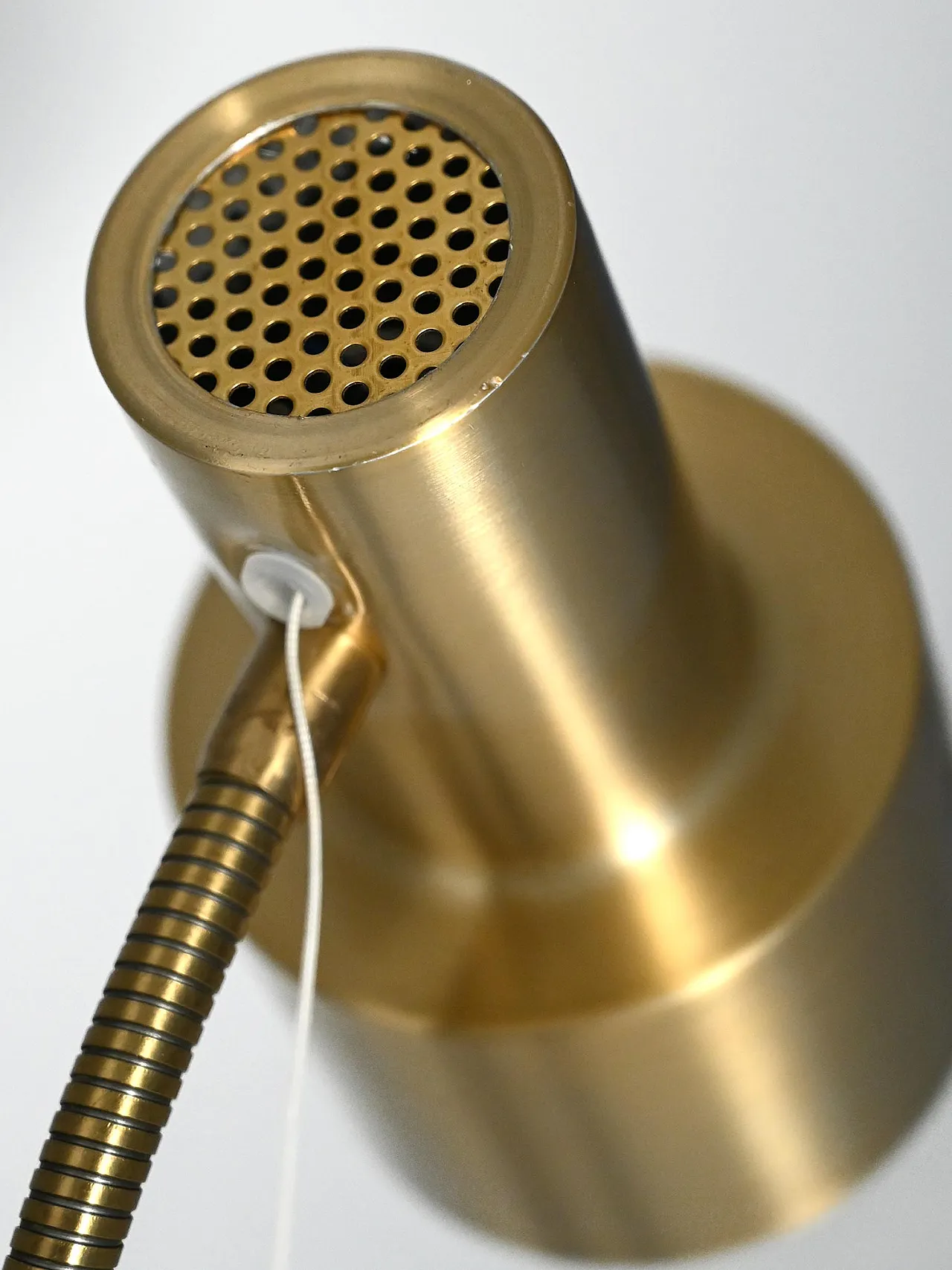 Lampada da terra scandinava dorata anni 60 4