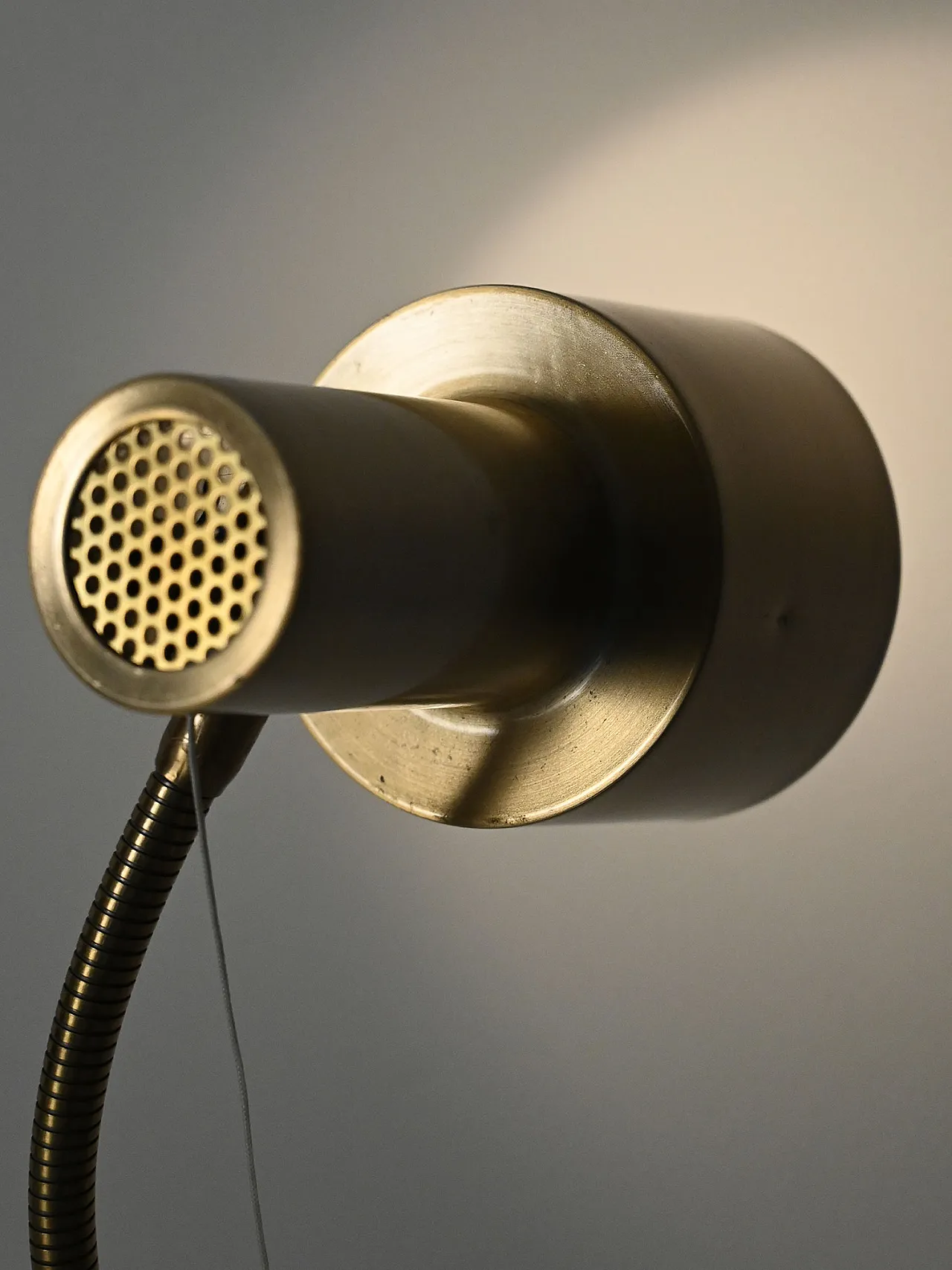 Lampada da terra scandinava dorata anni 60 6