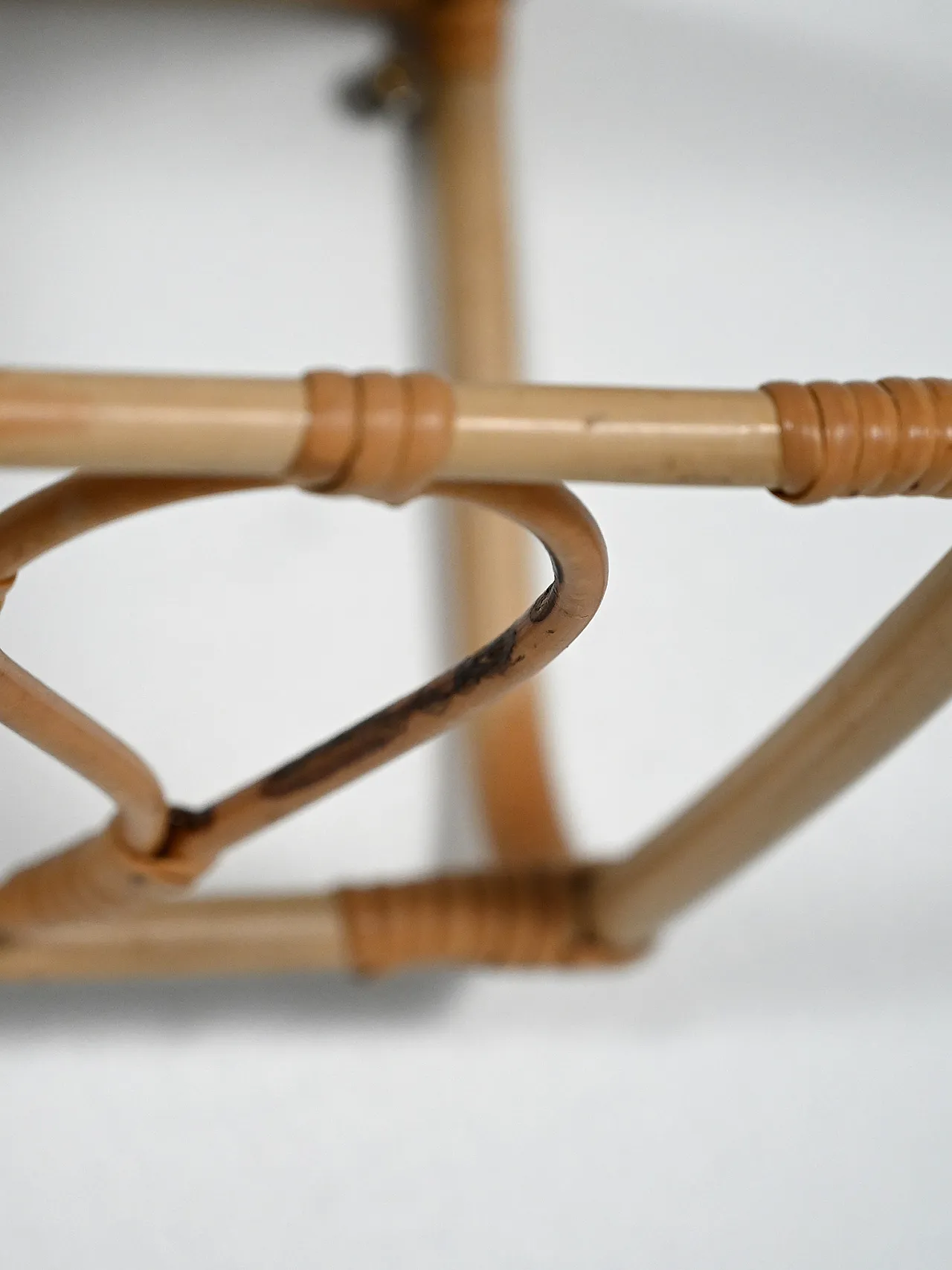 Comodino sospeso in bambù anni ’60 5