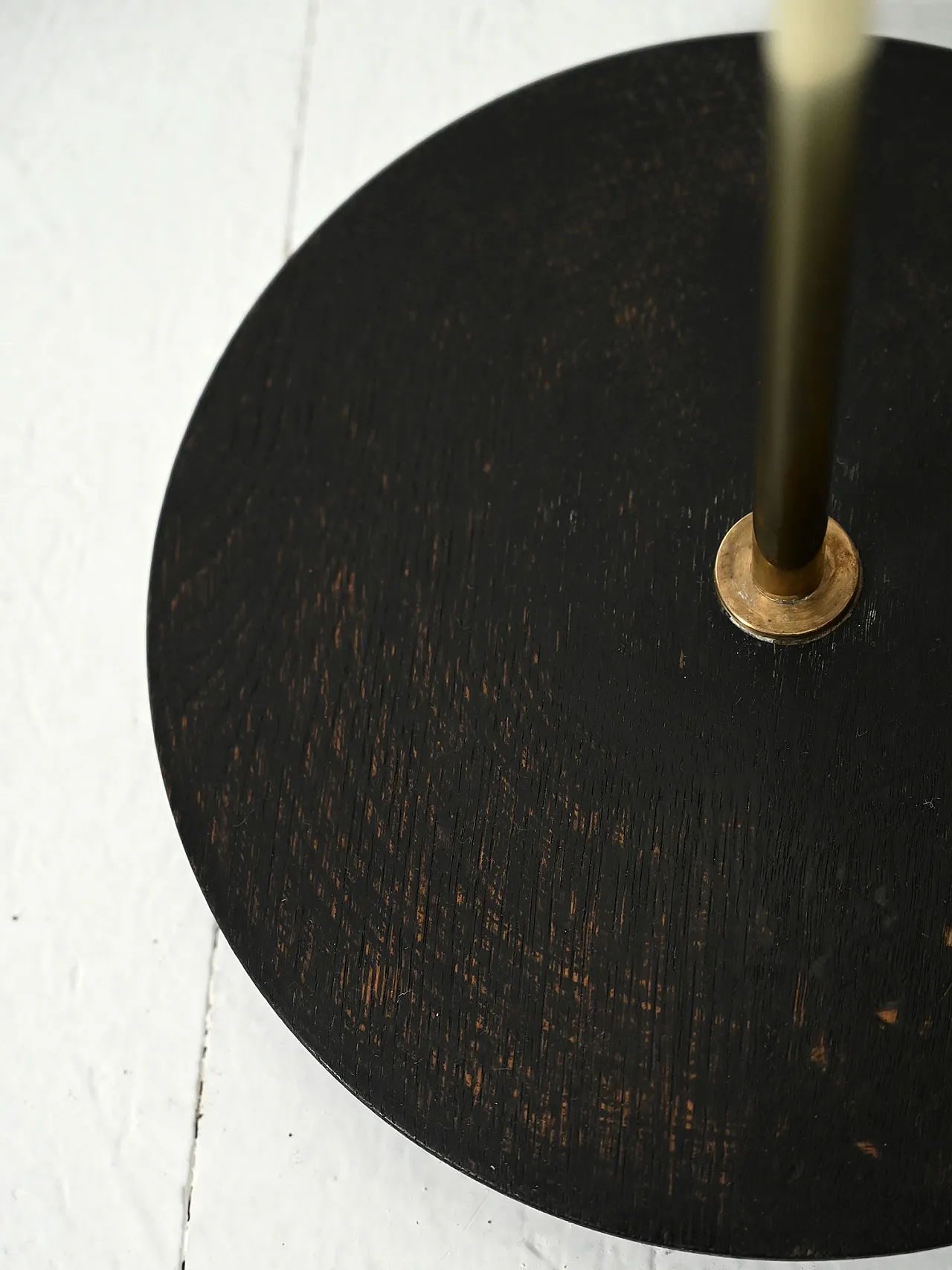 Lampada da terra scandinava in legno nero e ottone 11