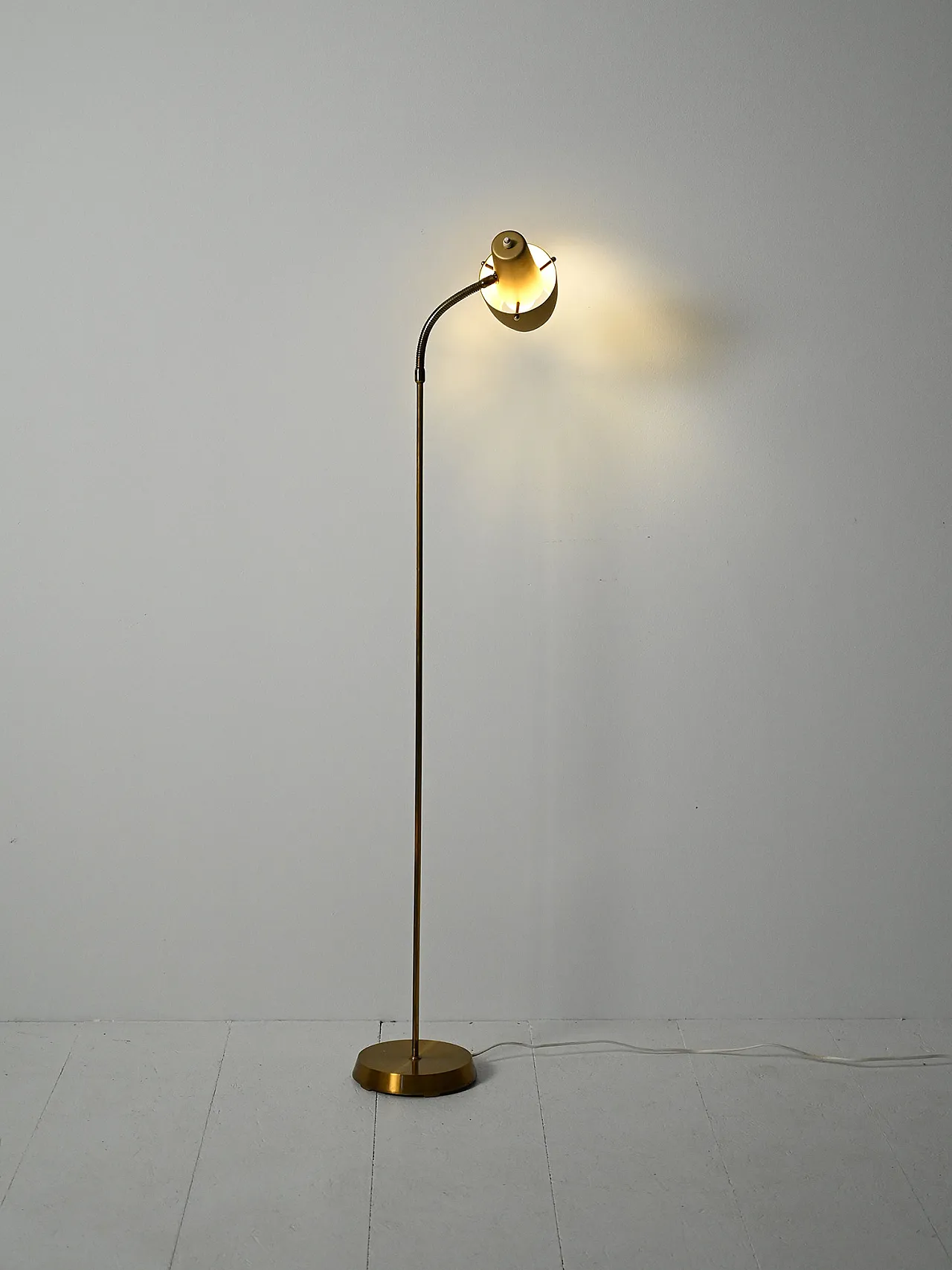 Lampada da terra scandinava  in ottone, anni ’60 3