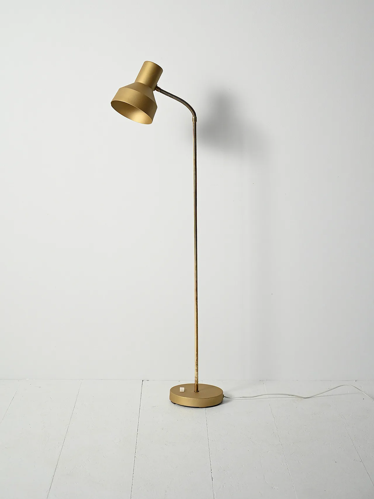 Lampada da terra scandinava in ottone e metallo cromato, anni '70 2