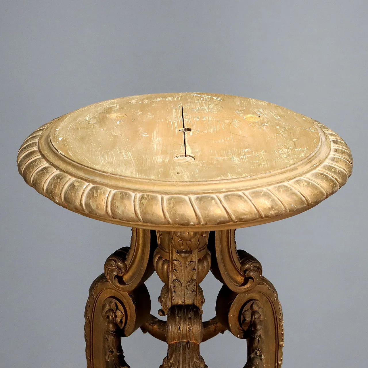 Carved and gilded wooden tripod tray holder, early 20th century 3