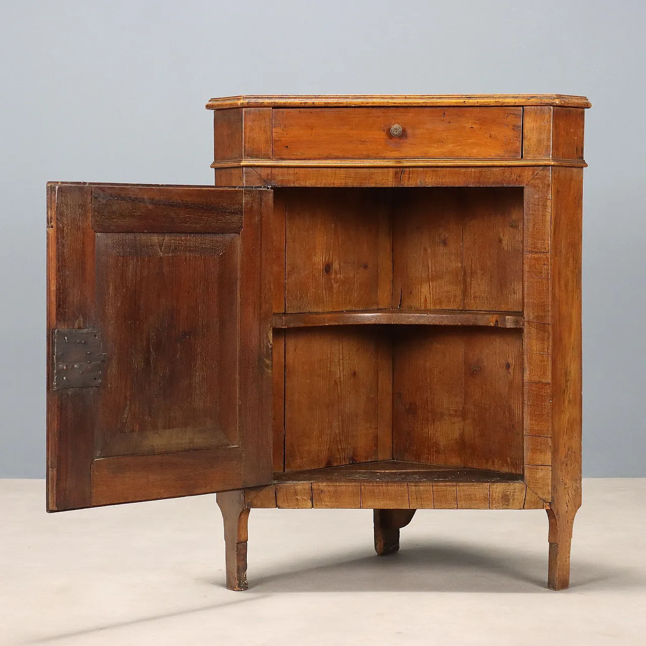 Walnut and poplar corner cabinet, mid-19th century 3