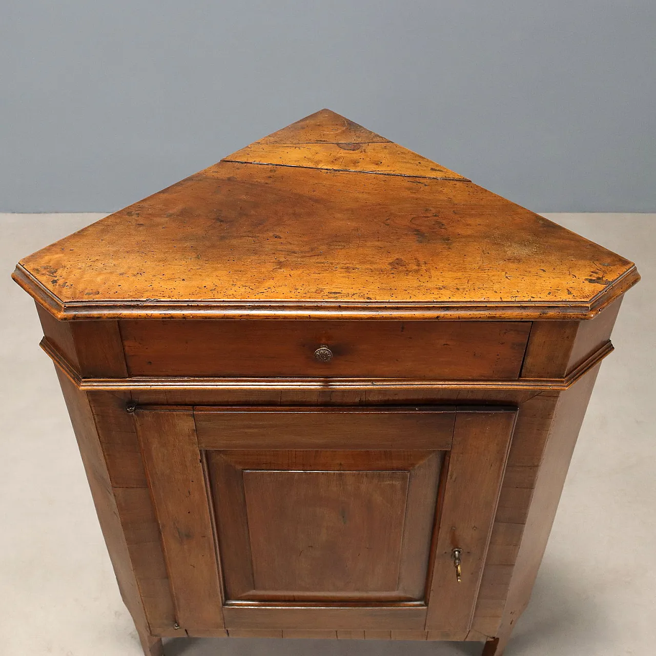 Walnut and poplar corner cabinet, mid-19th century 9