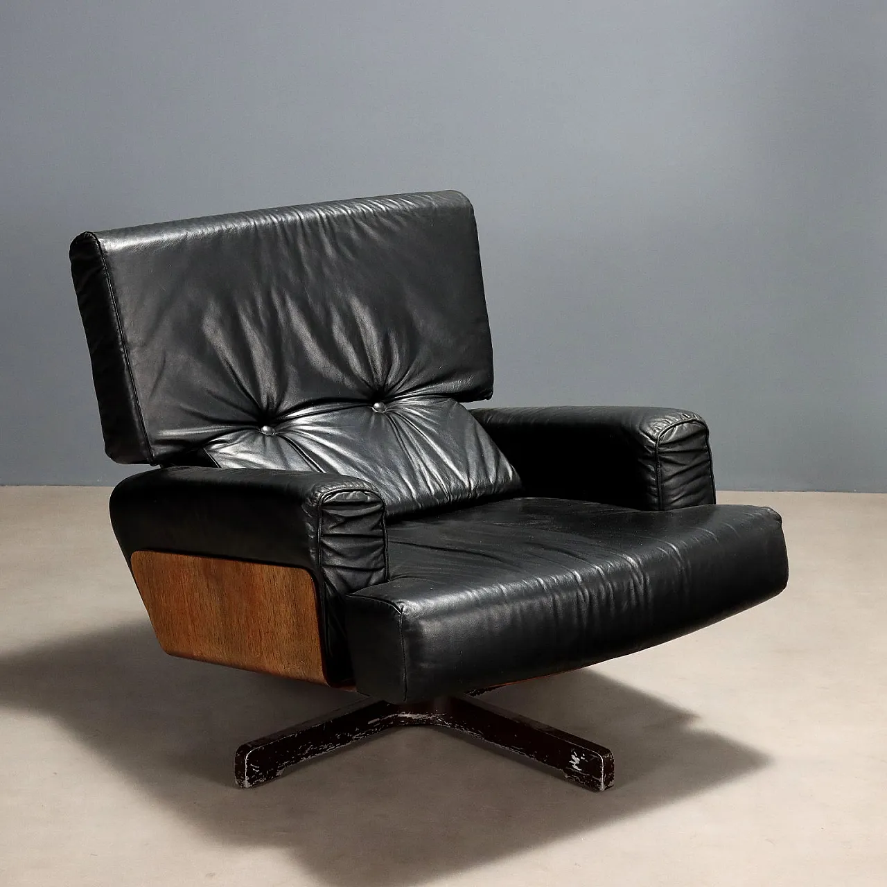 Exotic wood and black leather armchair, metal legs, 20th century 1