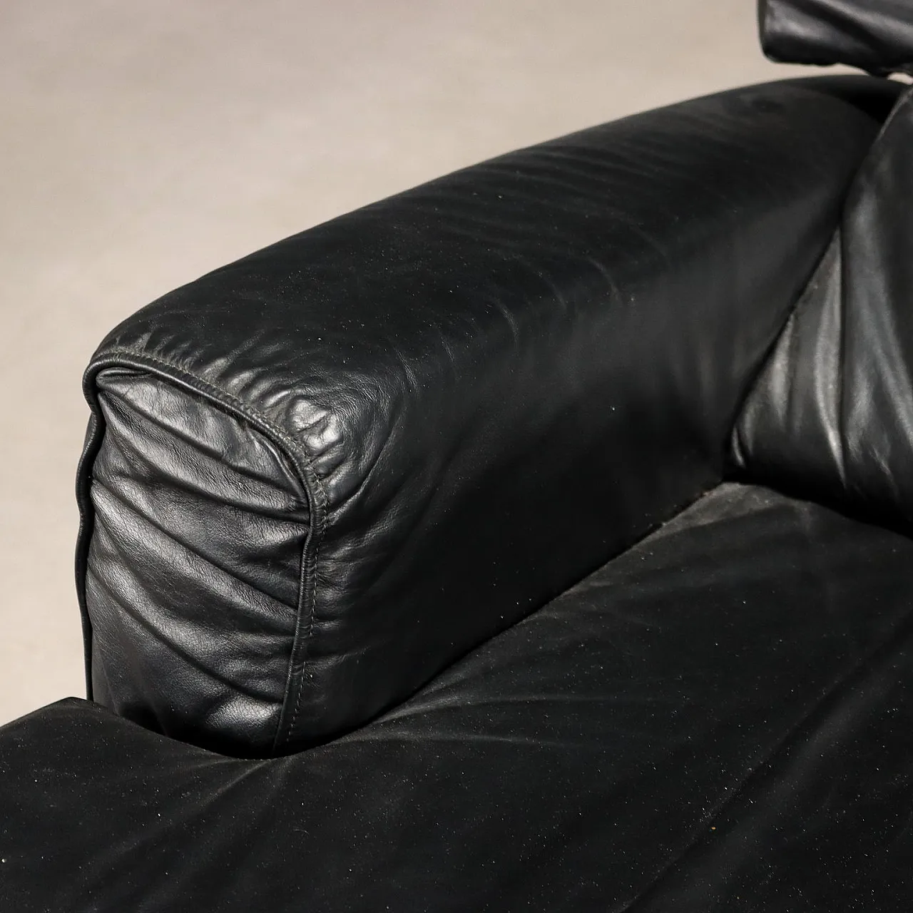 Exotic wood and black leather armchair, metal legs, 20th century 4