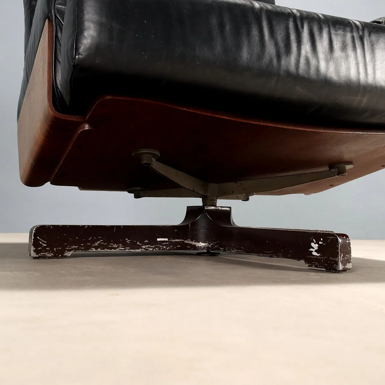 Exotic wood and black leather armchair, metal legs, 20th century 6